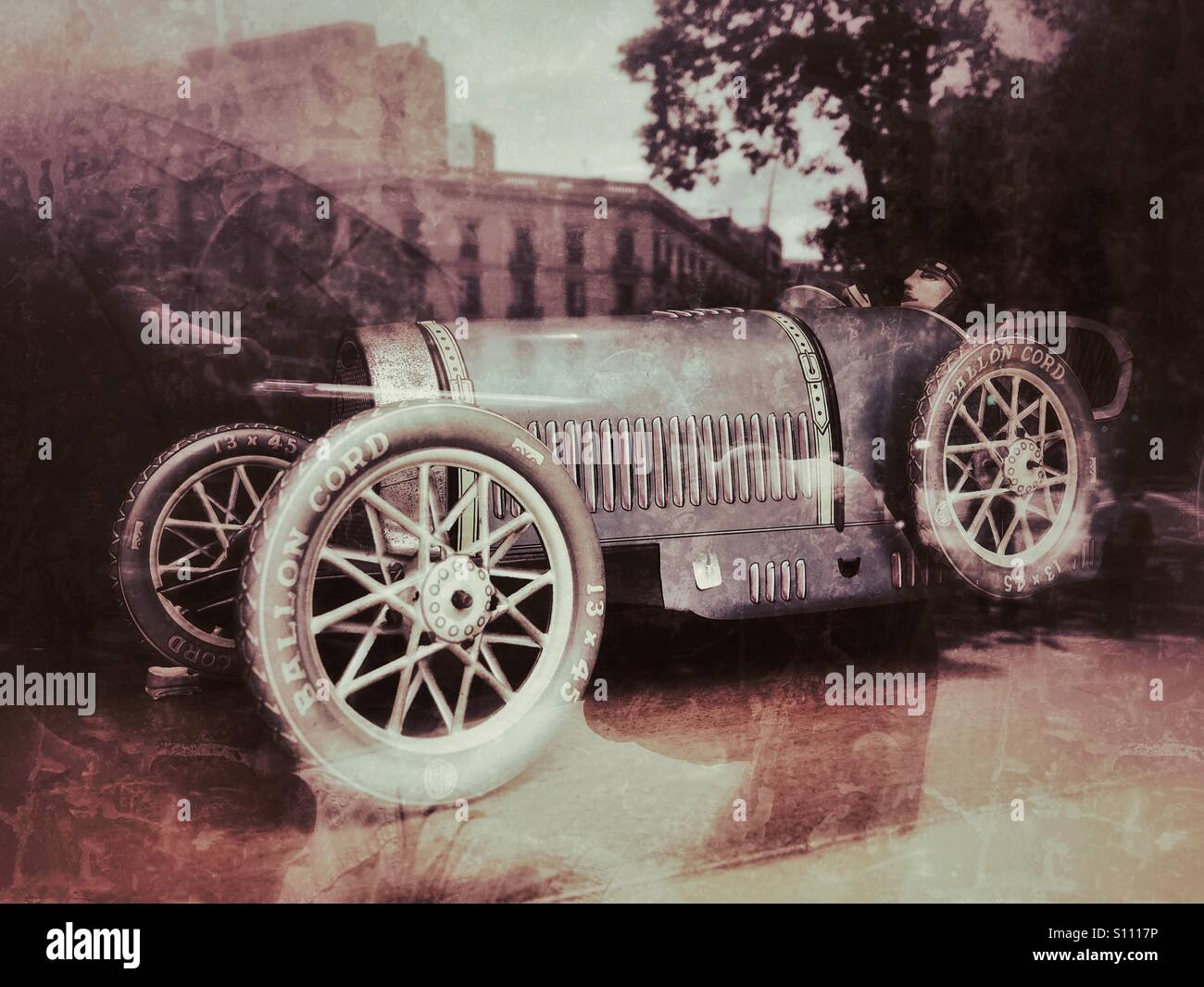 Voiture jouet Vintage - Image de stock capturée avec un smartphone