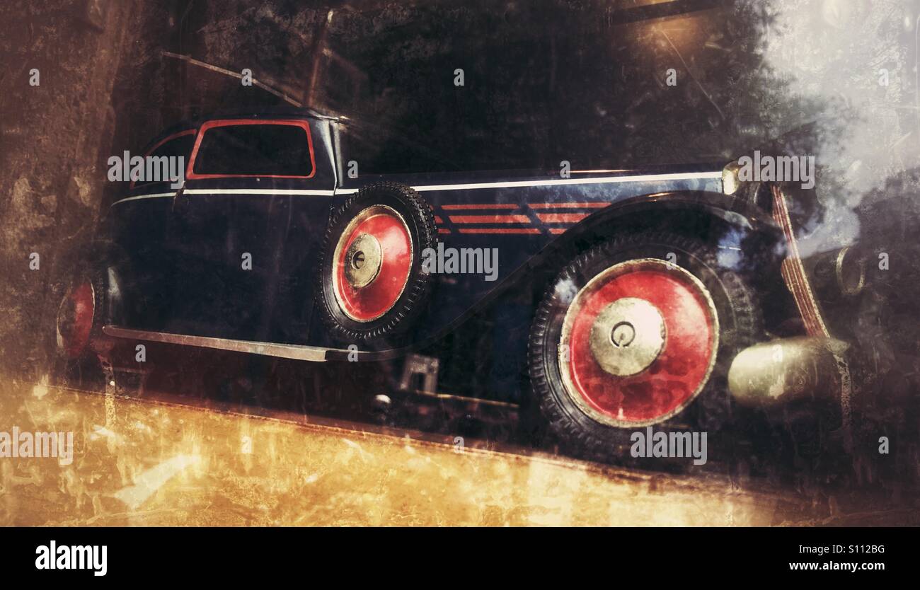 Vintage voiture jouet - Image de stock capturée avec un smartphone