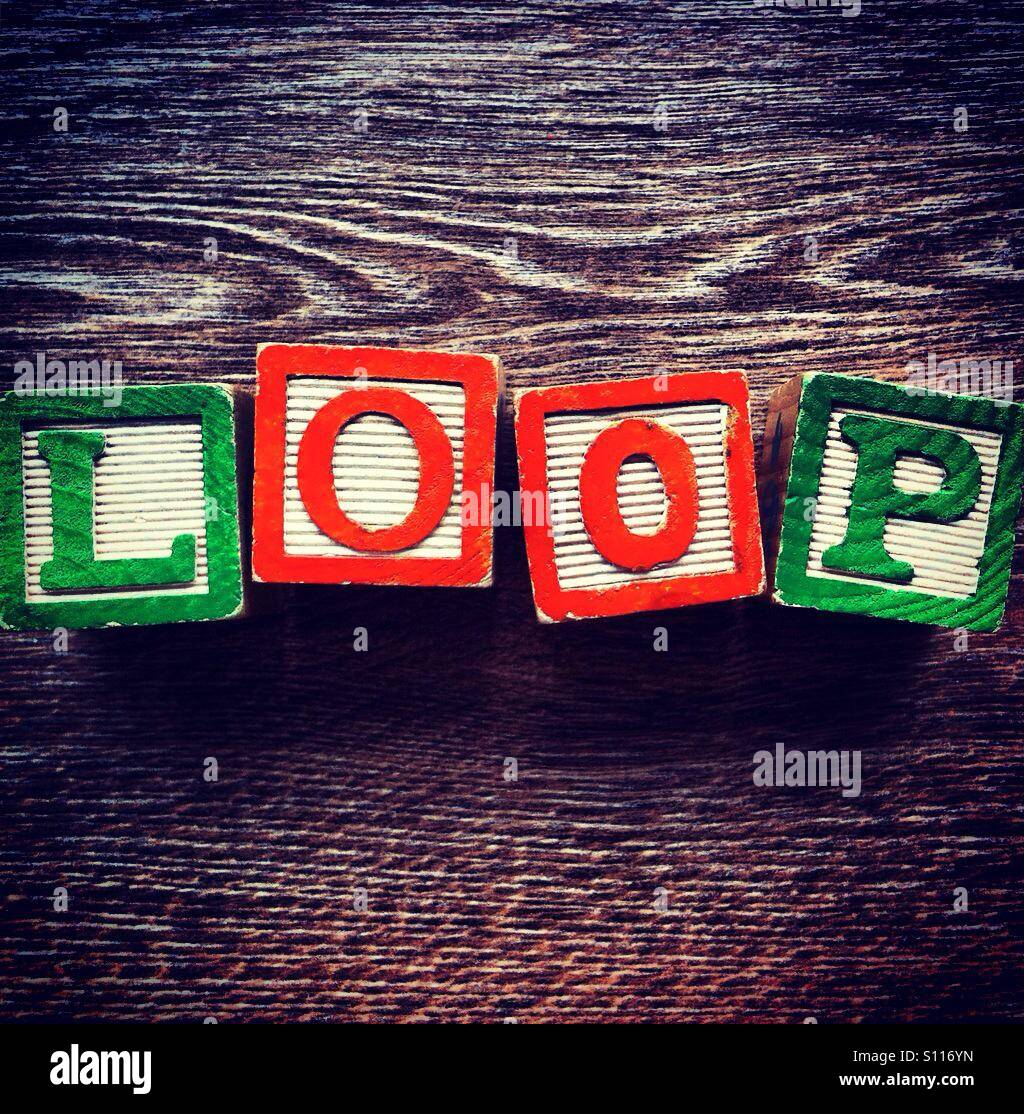 Boucle mot fait avec blocs wiod lettres alphabet - Image de stock capturée avec un smartphone