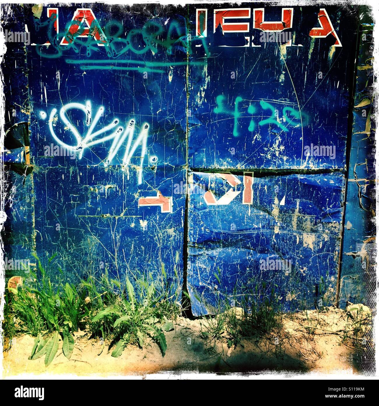 Graffiti sur mur bleu, Sébastopol, en Crimée - Image de stock capturée avec un smartphone