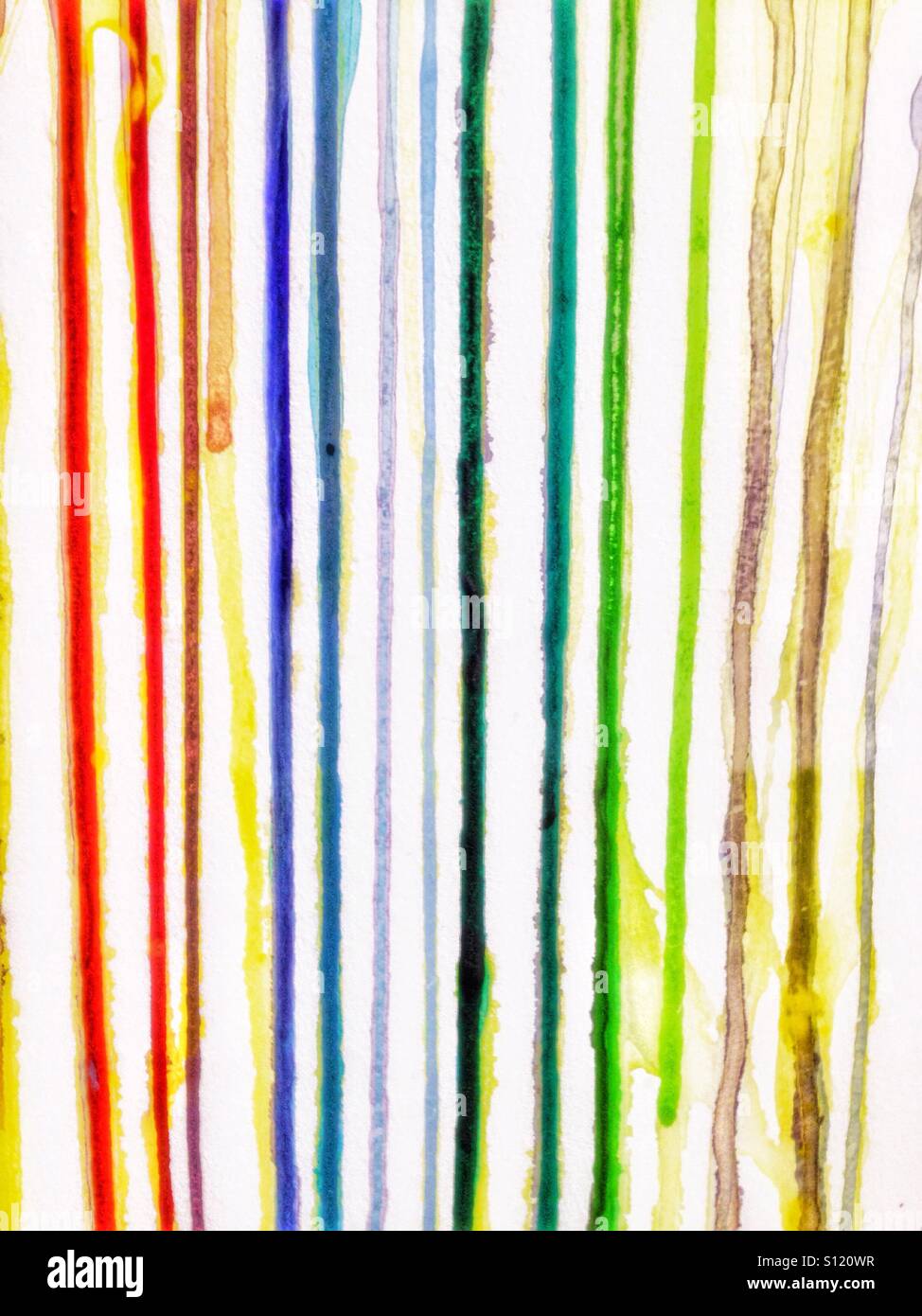 Rayures colorées peintes sur un mur Banque D'Images