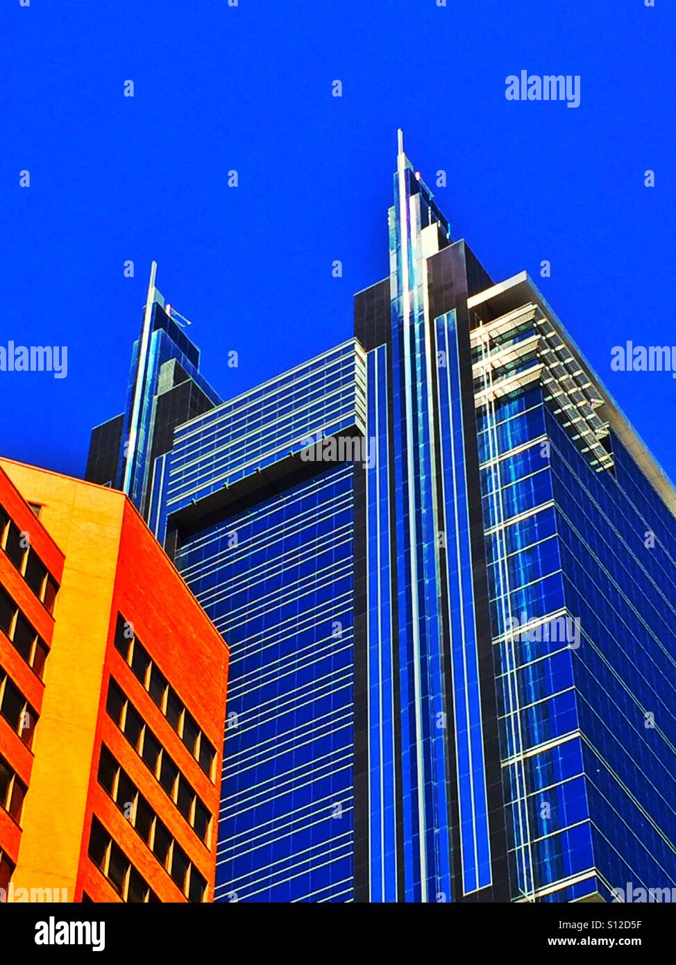 Tours de bureaux de Calgary - Image de stock capturée avec un smartphone Tours de bureaux de Calgary - Image de stock capturée avec un smartphone