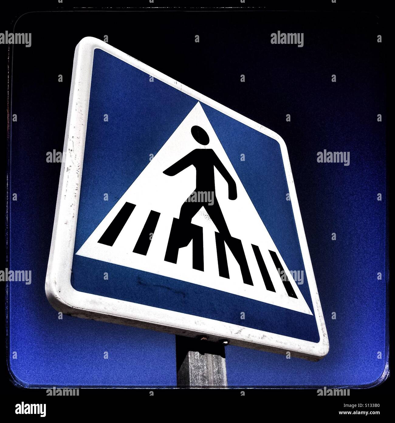 Zebra crossing signpost, Mora la Nova, Catalogne, Espagne. - Image de stock capturée avec un smartphone