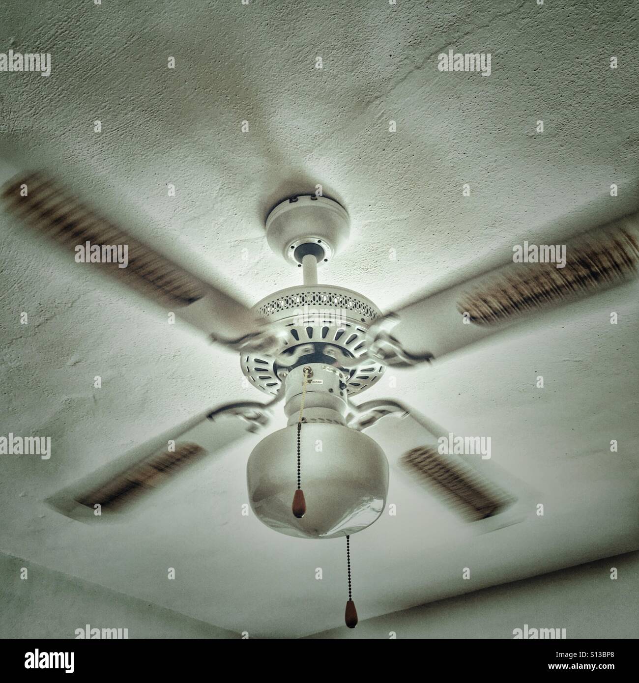 Ventilateur de plafond - Image de stock capturée avec un smartphone