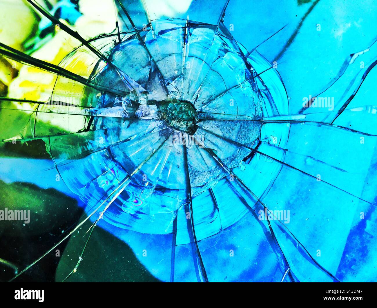 Pare-brise de voiture cassée - Image de stock capturée avec un smartphone
