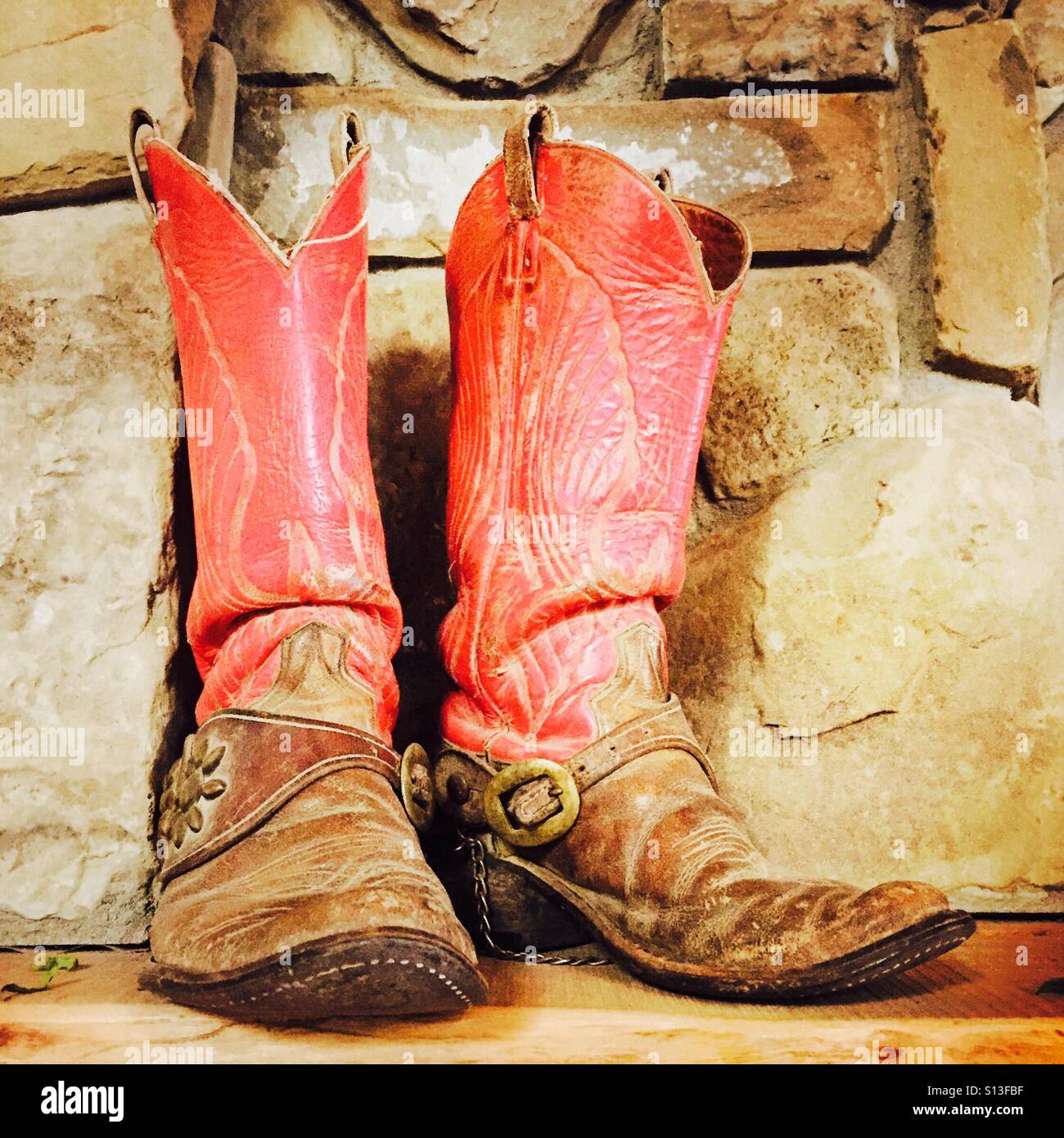 Old cowboy boots Banque de photographies et d'images à haute résolution -  Alamy