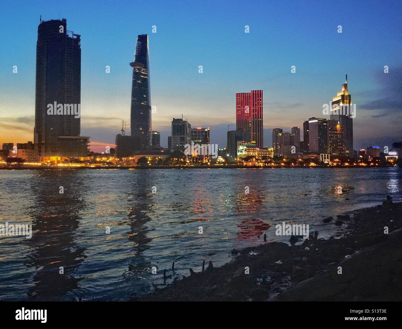 La rivière saigon. - Image de stock capturée avec un smartphone