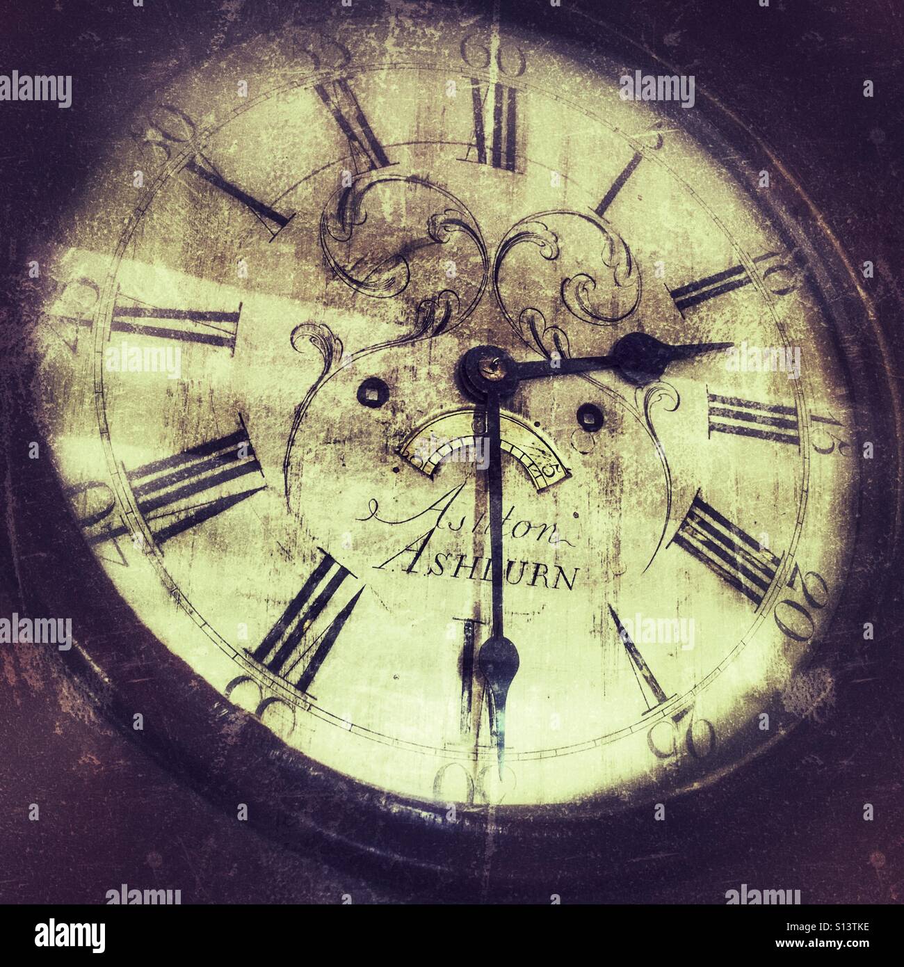 Horloge Grand-père antique a donné, Close up - Image de stock capturée avec un smartphone