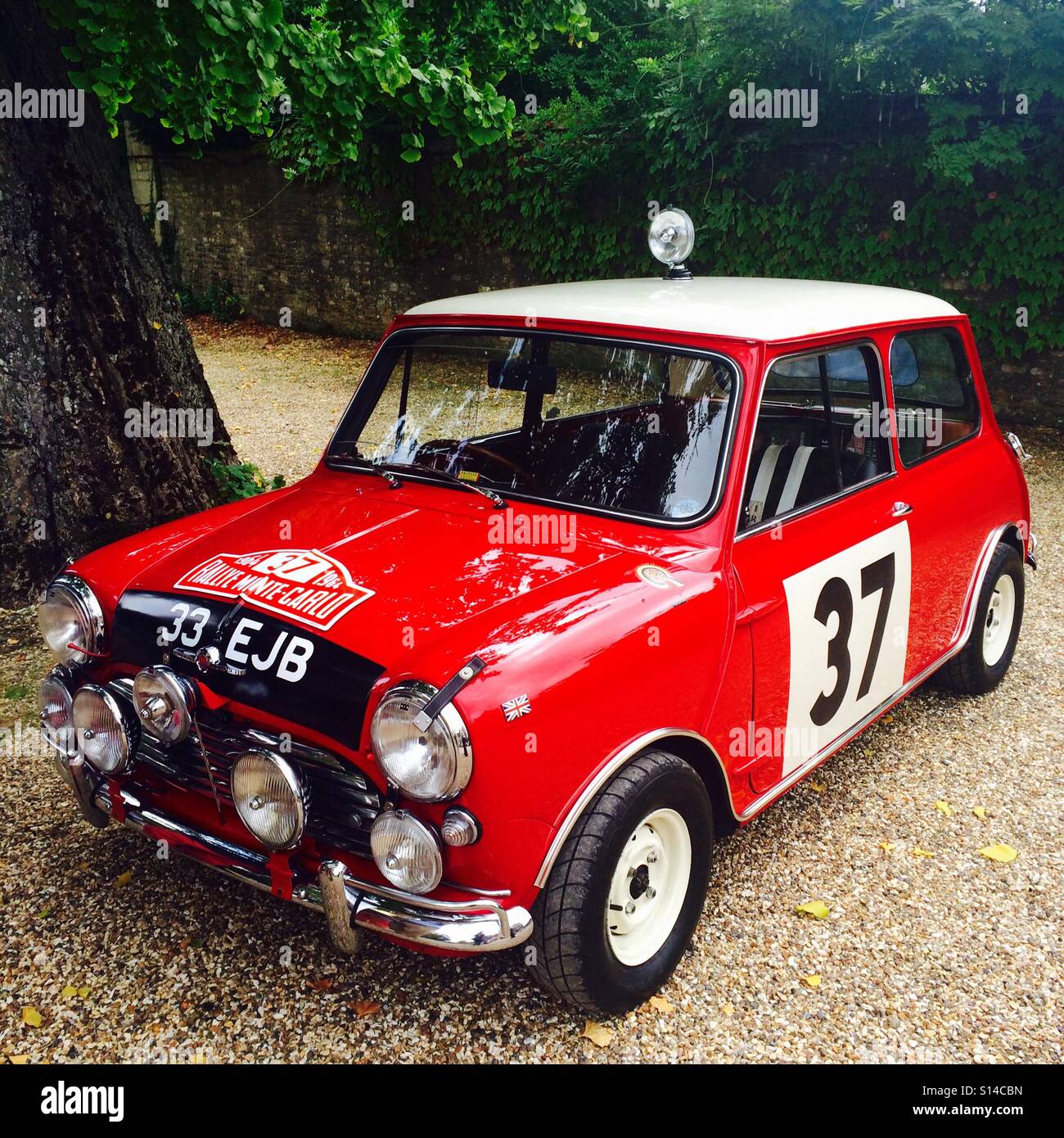 Rally legend Paddy Hopkirk's 1964 Rallye de Monte Carlo gagner Mini Cooper S 33 spécification EJB Banque D'Images