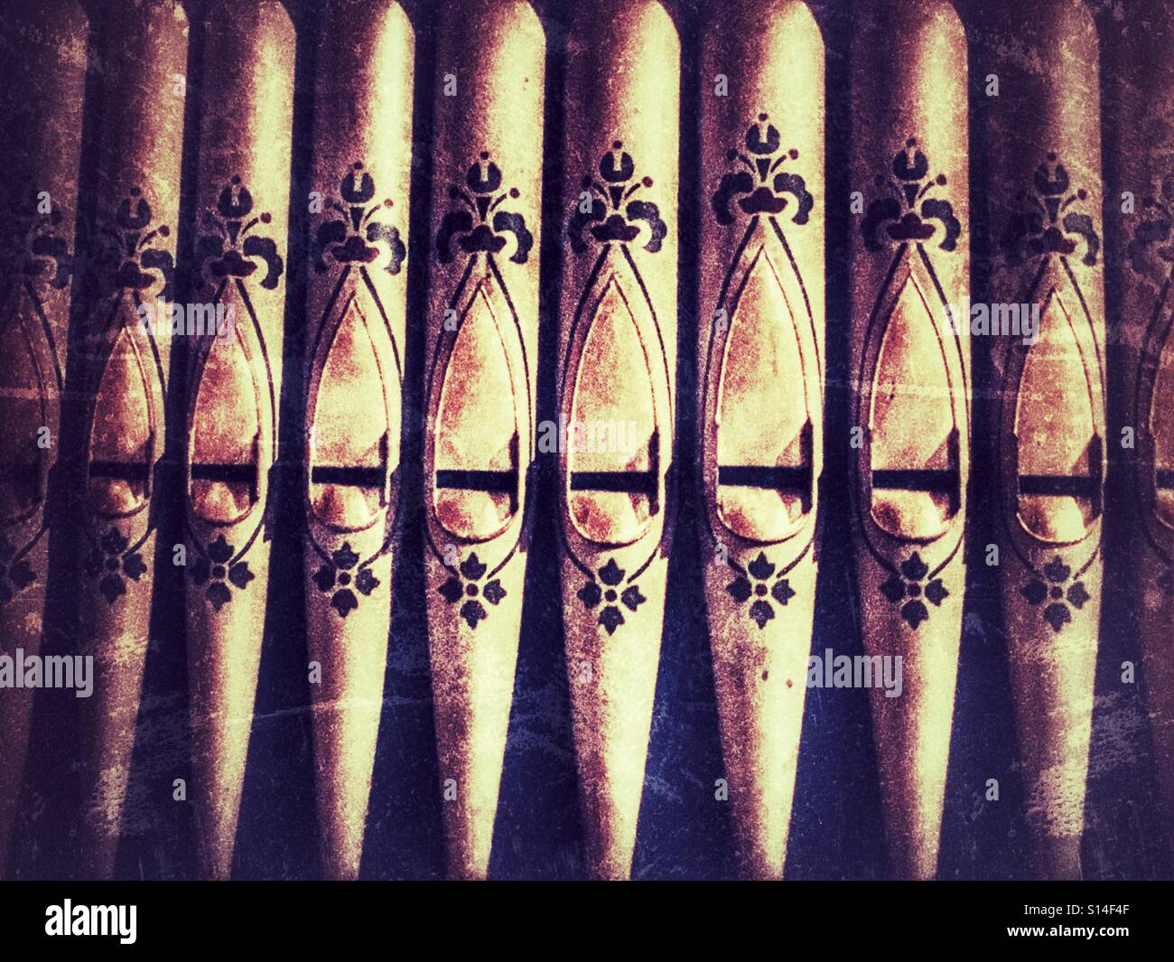 Orgue de l'Église, près des tuyaux - Image de stock capturée avec un smartphone