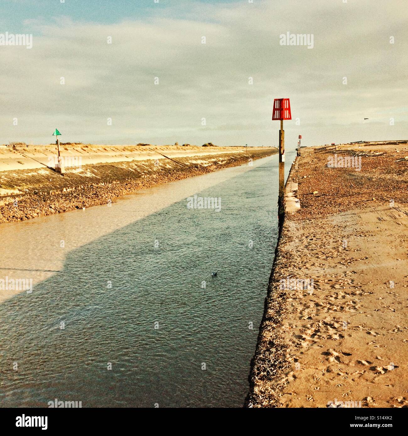 Le canal et les marqueurs à Rye dans le Kent en Angleterre Banque D'Images