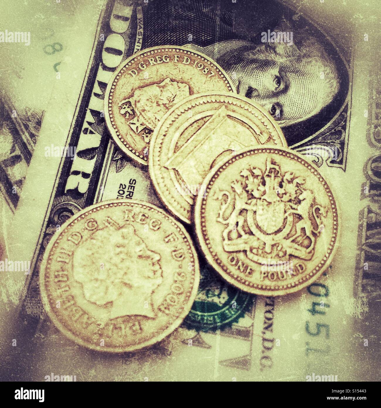 UK Pounds et Dollars Américains - Image de stock capturée avec un smartphone