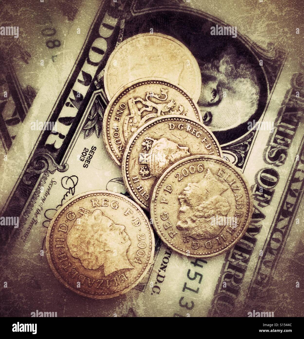 UK Pounds et Dollars Américains - Image de stock capturée avec un smartphone