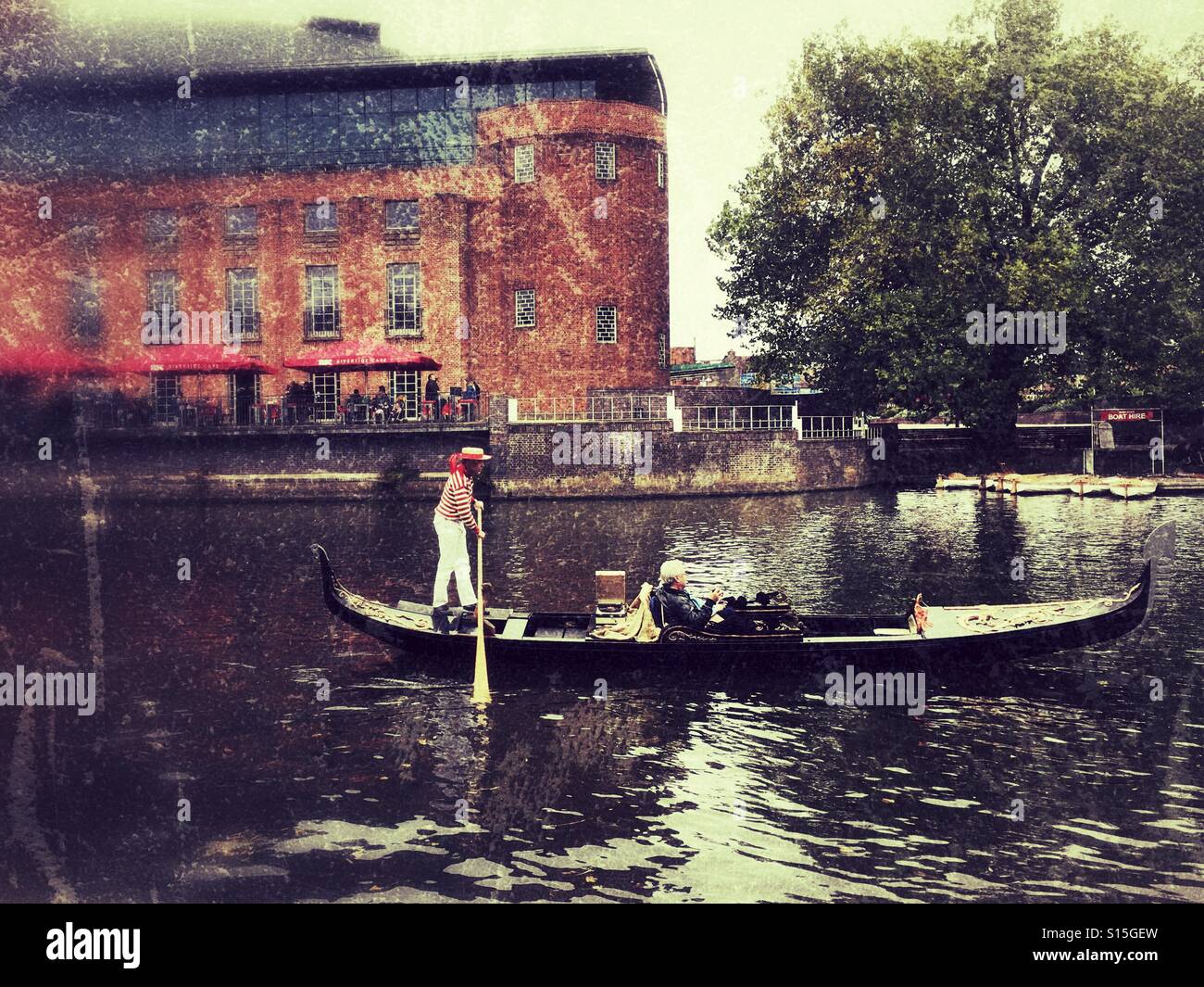 En gondole sur l'Avon à Stratford upon Avon - Image de stock capturée avec un smartphone