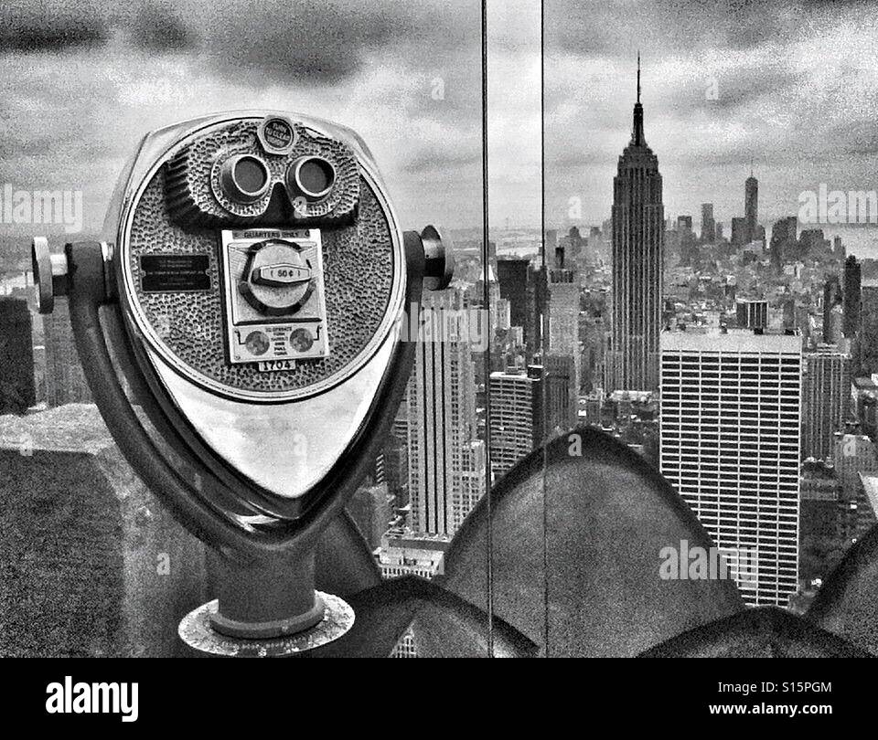 L'Empire State Building vu de la plate-forme d'observation de 30 Rockefeller Center à New York. Banque D'Images