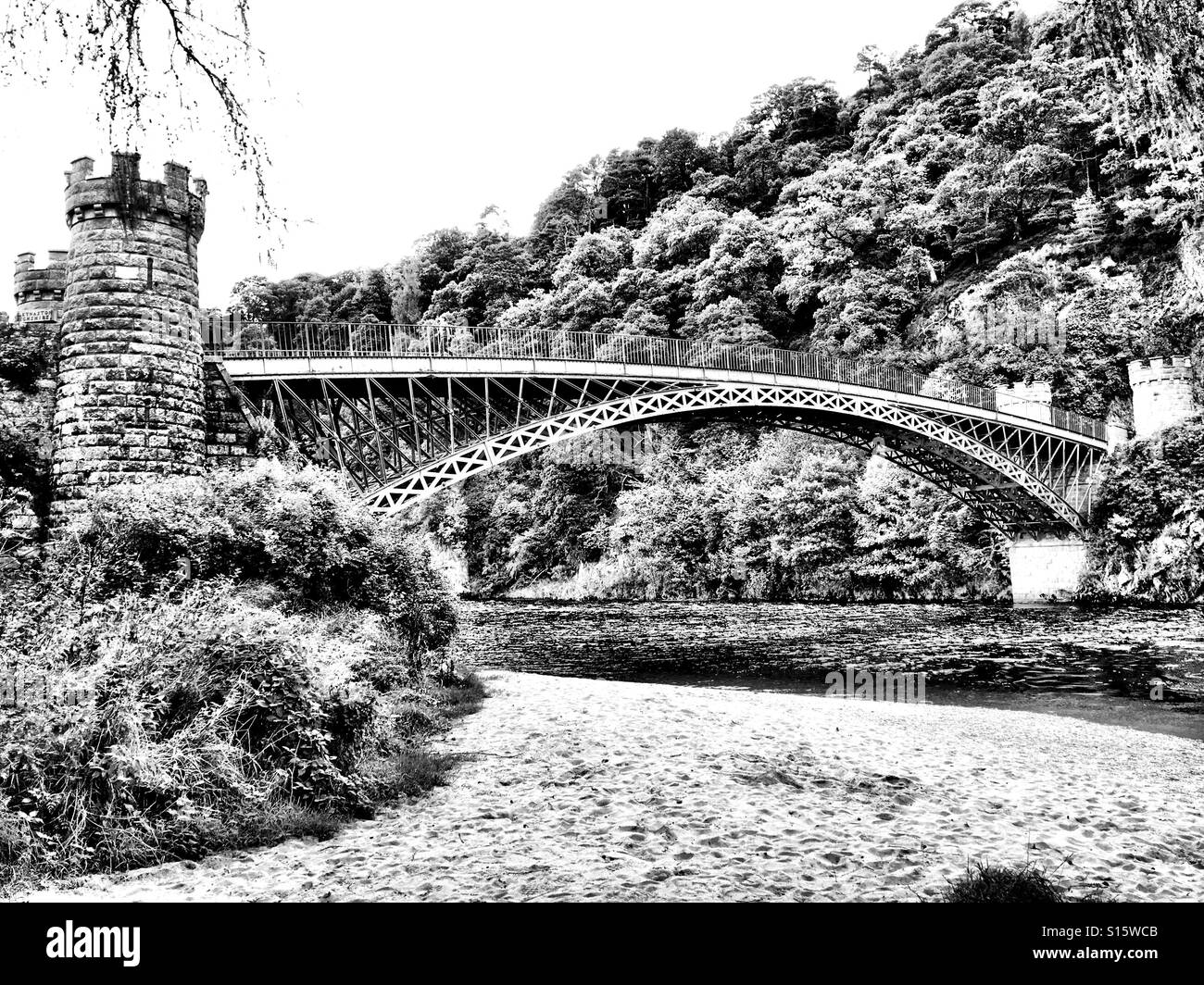 Le pont Thomas Telford à Craigellachie, région de Grampian, en Écosse. - Image de stock capturée avec un smartphone