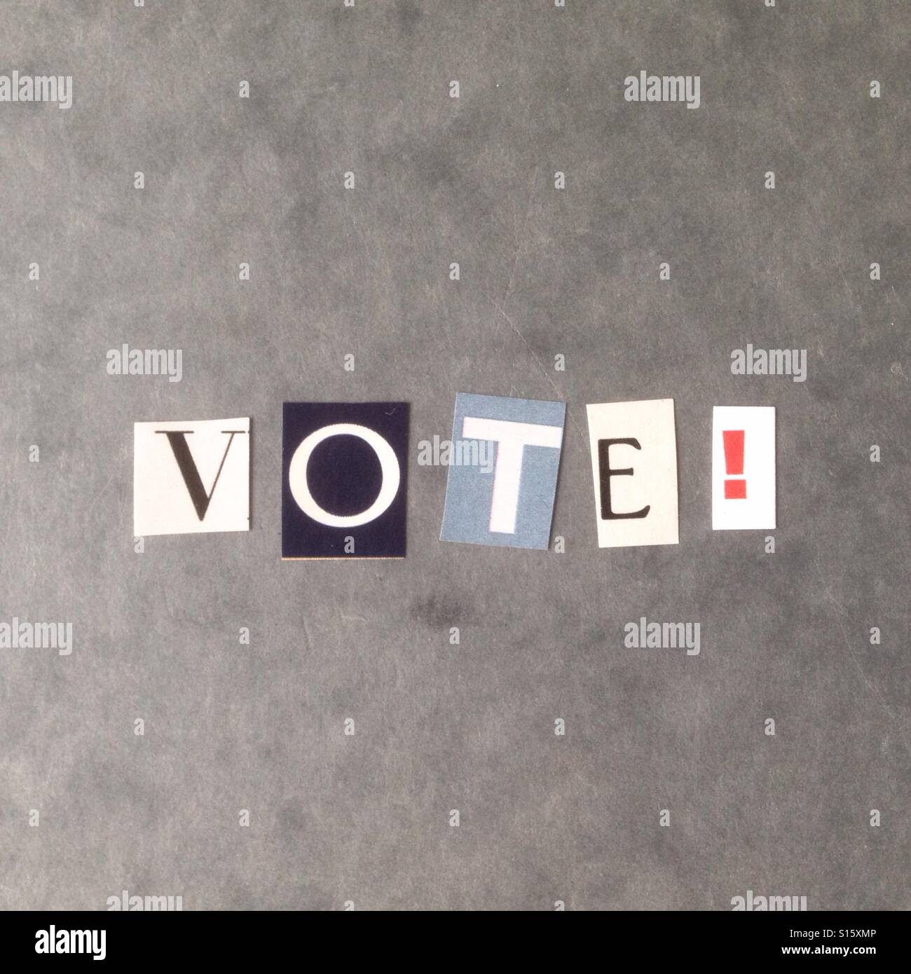 Le mot Vote écrit avec des lettres de coupure de journal Banque D'Images