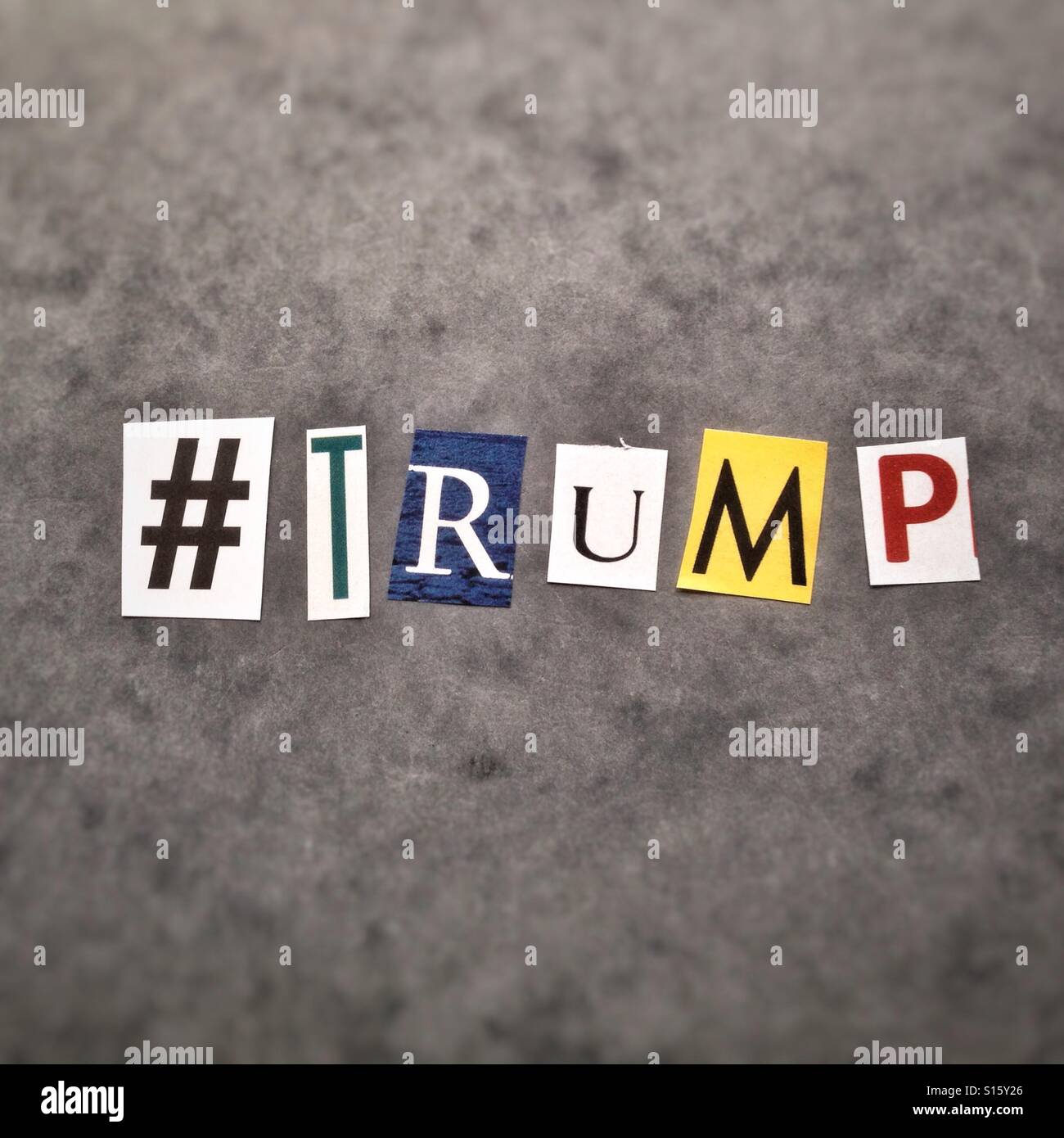 Coupure Dans Le Texte En 6 Lettres Le mot Hashtag Trump écrit avec des lettres de coupure de journal Photo  Stock - Alamy