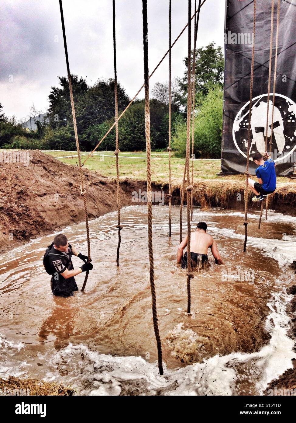 Obstacle Course Spartan en septembre 17,2016 à Revistske Podzamcie, Banskobystricky, Slovaquie Banque D'Images