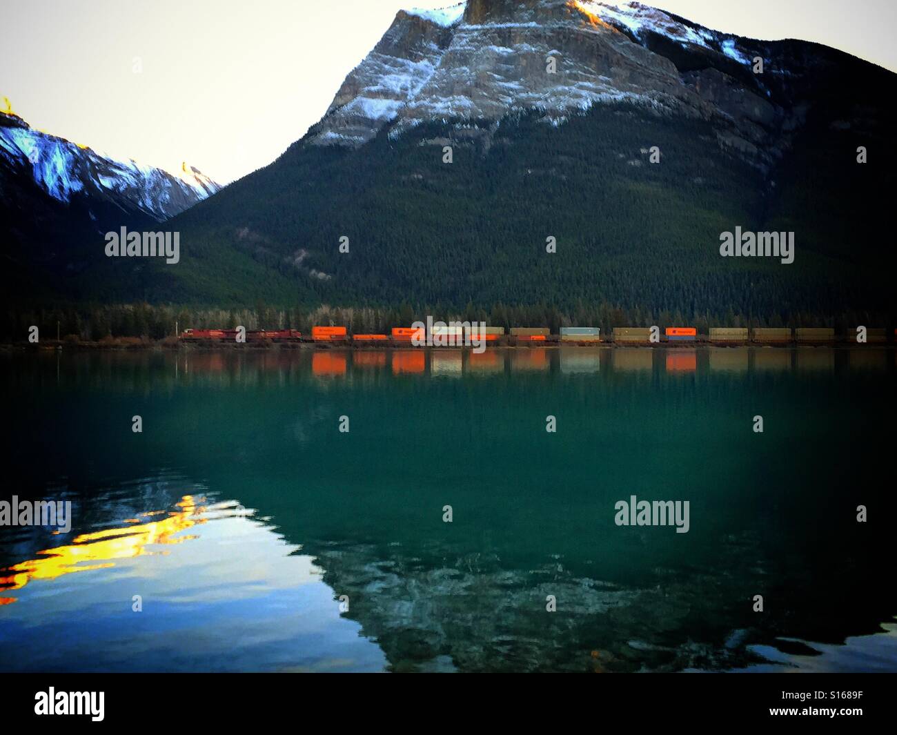 Train de fret à Gap Lake - Image de stock capturée avec un smartphone