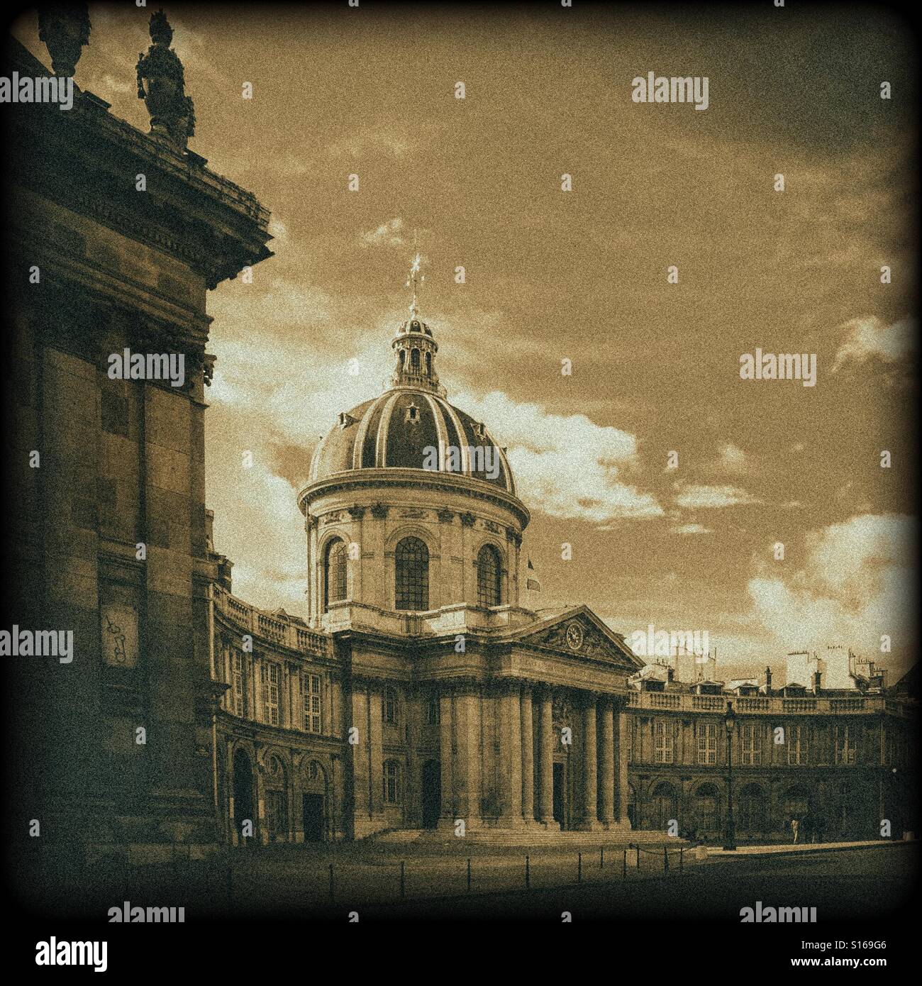 Instistut de France, Paris, France - Image de stock capturée avec un smartphone