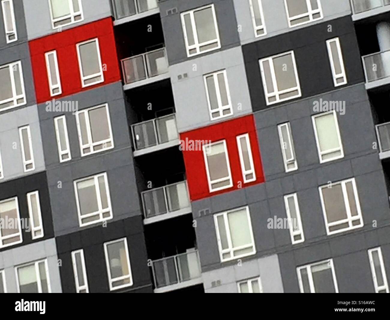 Deux fenêtres rouges - Image de stock capturée avec un smartphone