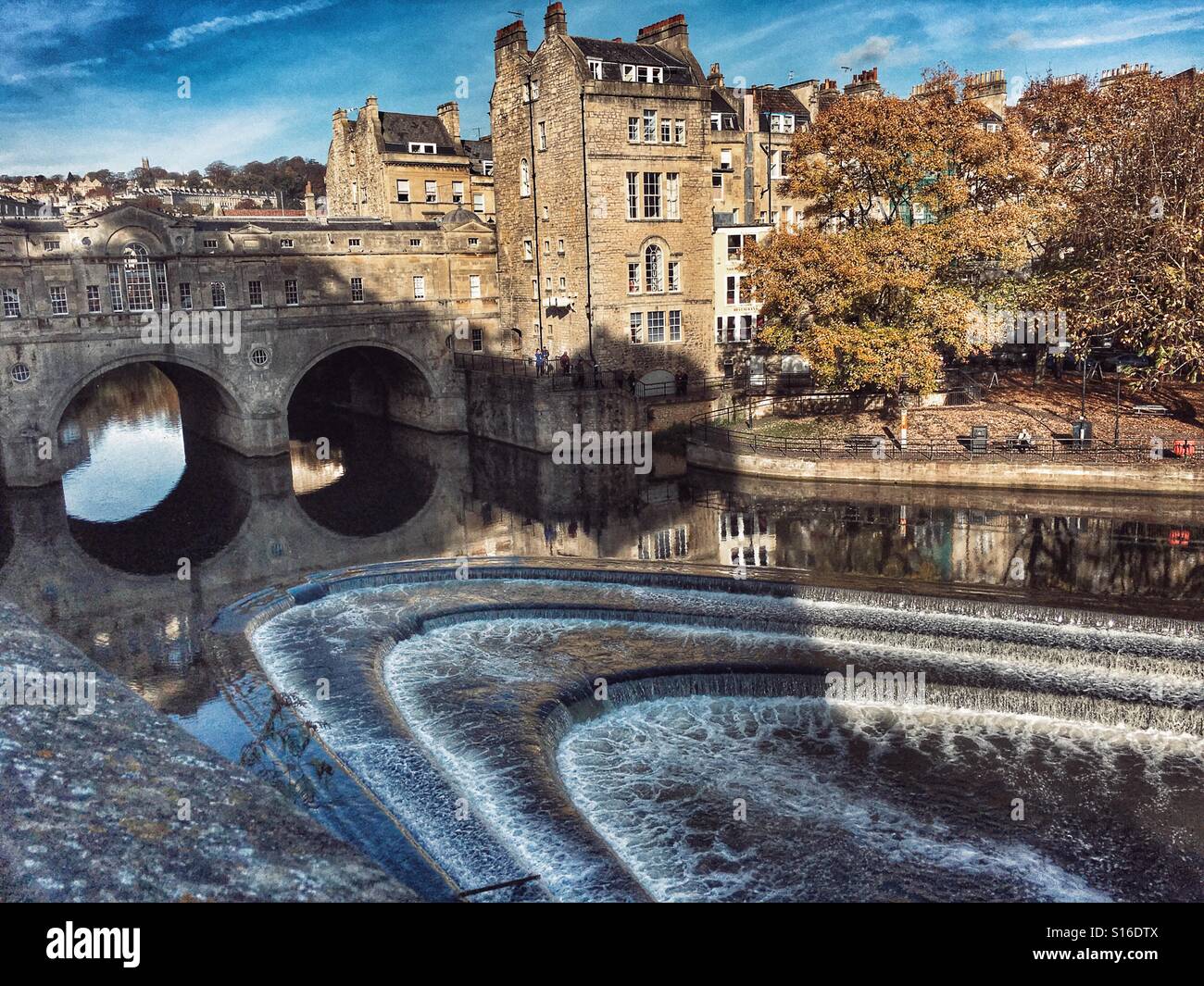 Pulteney Bridge sur la rivière Avon, baignoire, Somerset, Angleterre - Image de stock capturée avec un smartphone