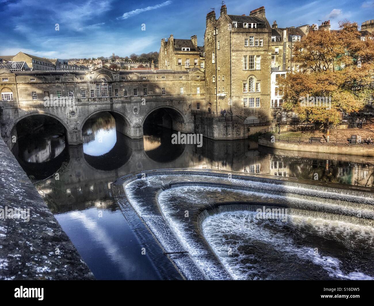 Pulteney Bridge sur la rivière Avon, baignoire, Somerset, Angleterre - Image de stock capturée avec un smartphone