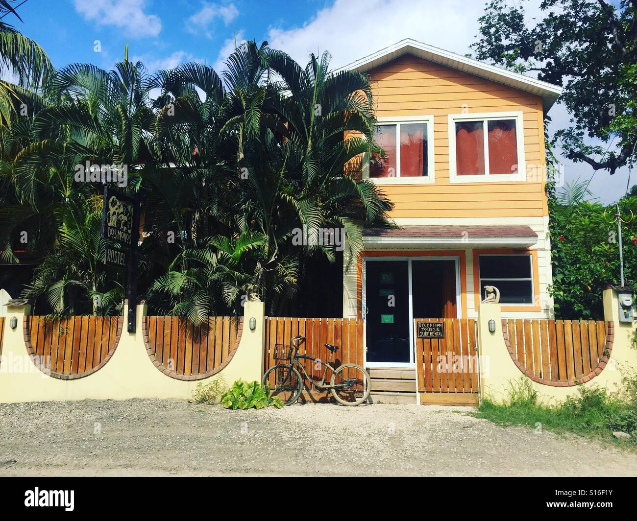 Surf hostel à Playa Carmen, la Péninsule de Nicoya, Costa Rica. Banque D'Images