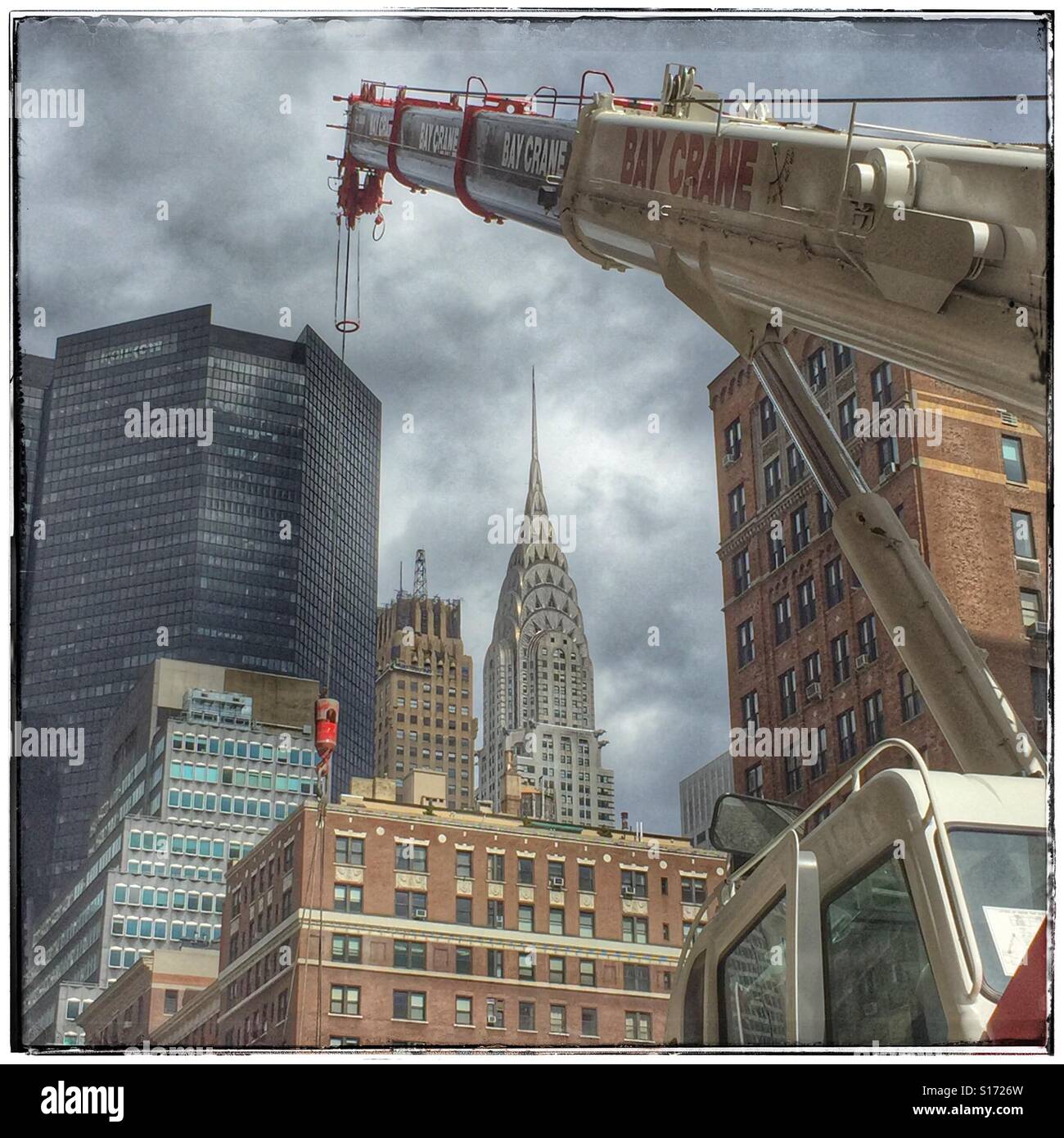 New York Cityscape avec Chrysler Building et la construction d'une grue, le 18 mars 2016, © Katharine Andriotis Banque D'Images