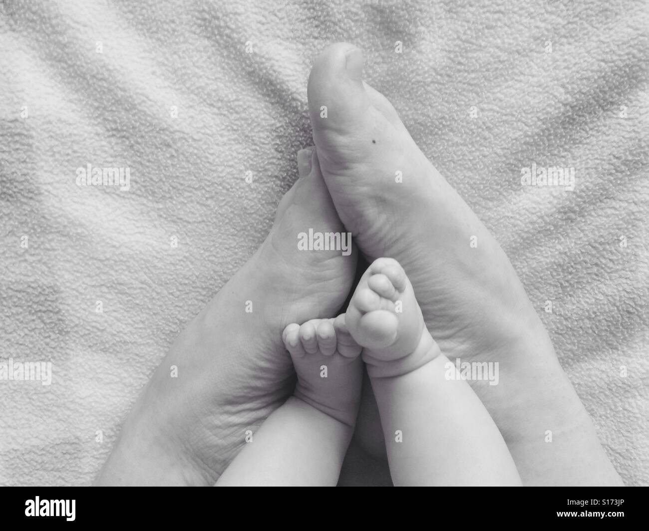 Maman et bébé pieds Banque D'Images