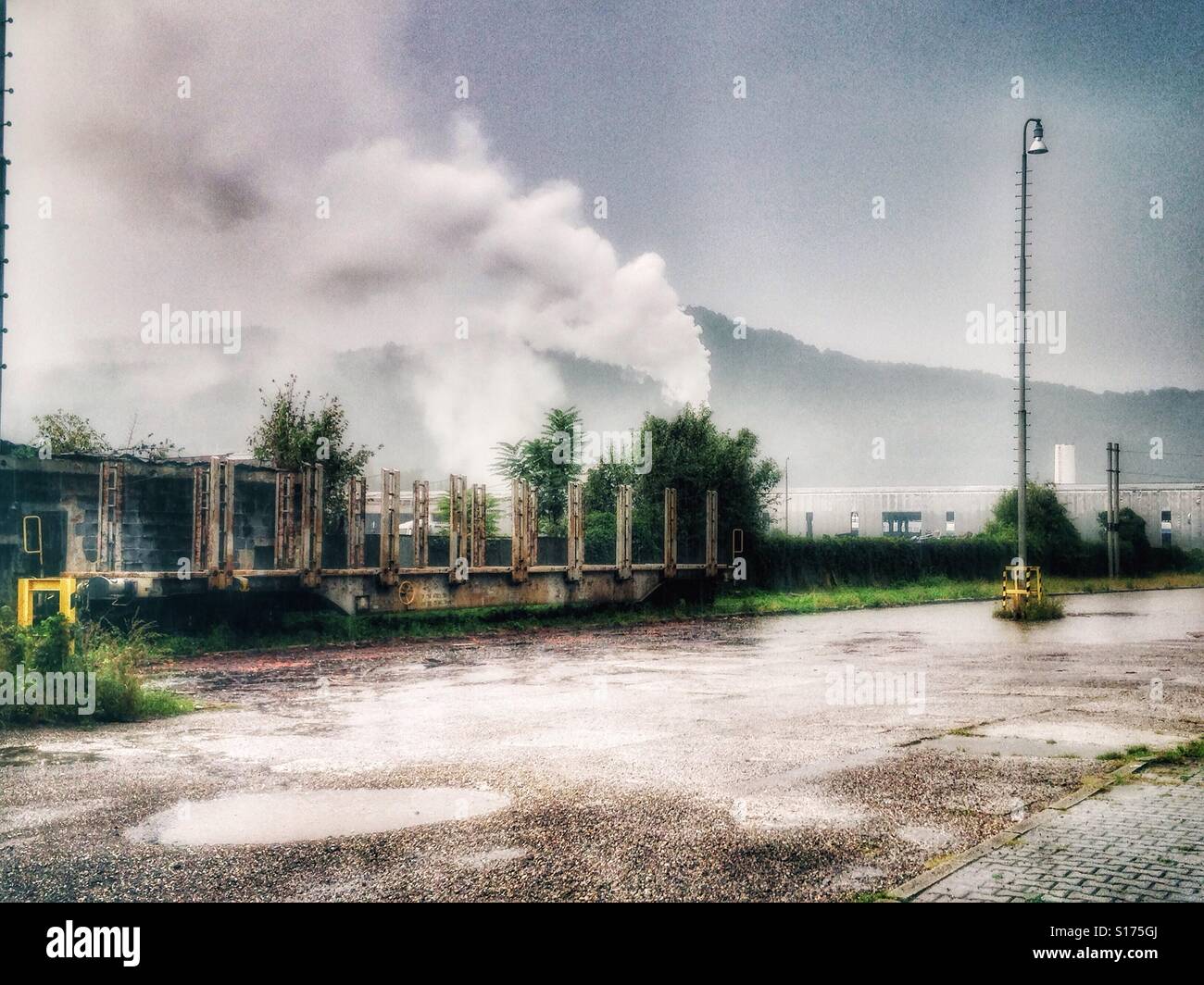 La fumée, la pollution de l'air industriel - Image de stock capturée avec un smartphone