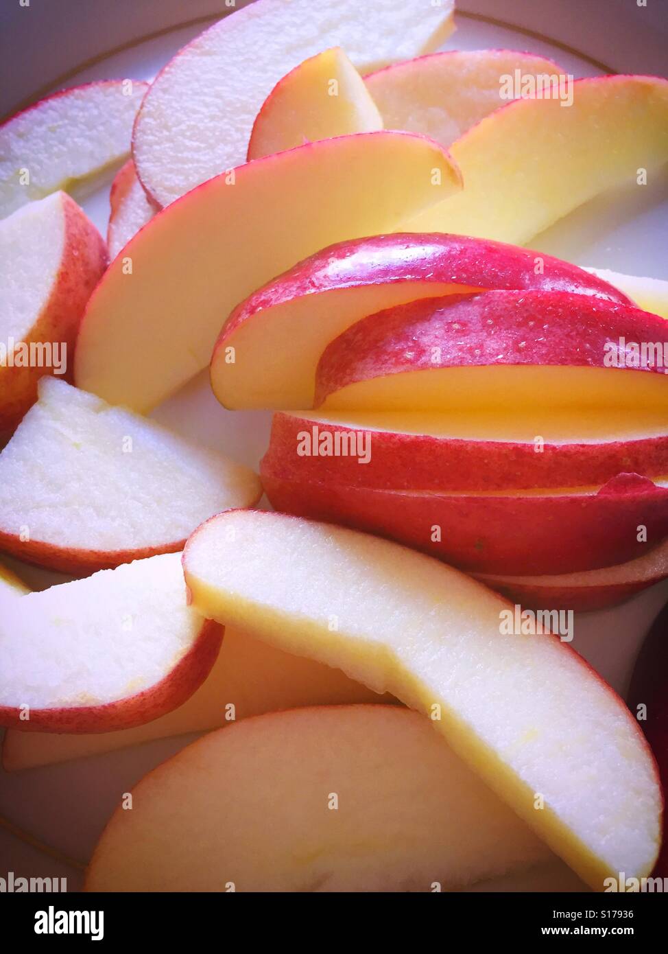 Libre de tranches de pomme sur une assiette - Image de stock capturée avec un smartphone