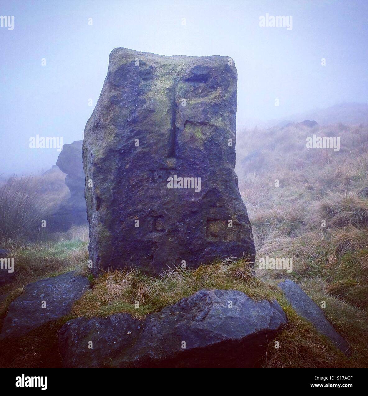 Le Aiggin la pierre, dans les Landes près de Blackstone Edge. Banque D'Images