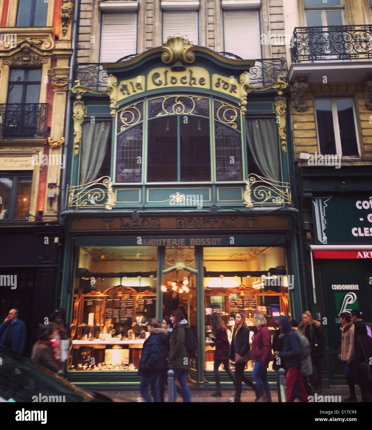 Cloche dor Banque de photographies et d’images à haute résolution Alamy