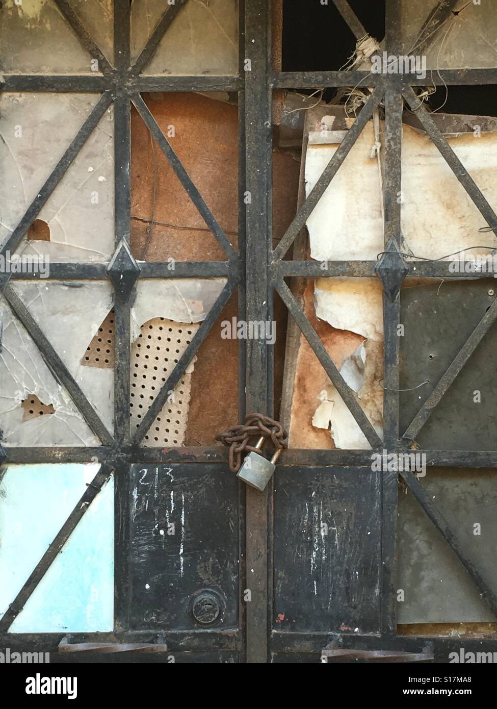 Avec porte cadenas - Image de stock capturée avec un smartphone