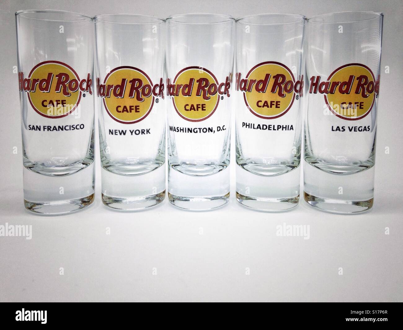 Rangée de Hard Rock Café verres Photo Stock - Alamy