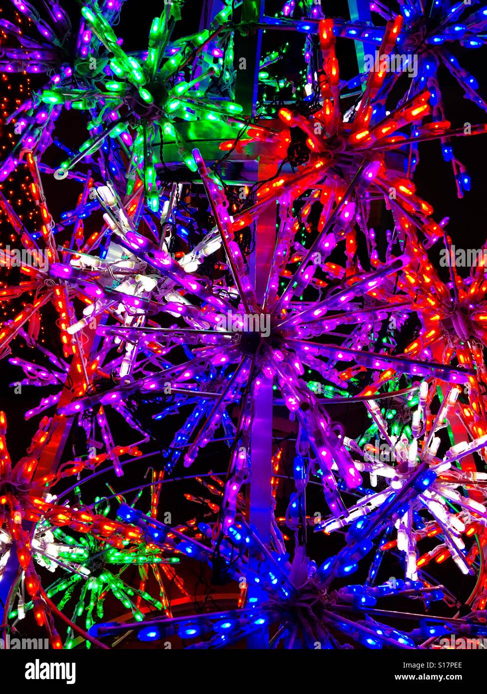 Plan de lumières de Noël en plein air - Image de stock capturée avec un smartphone