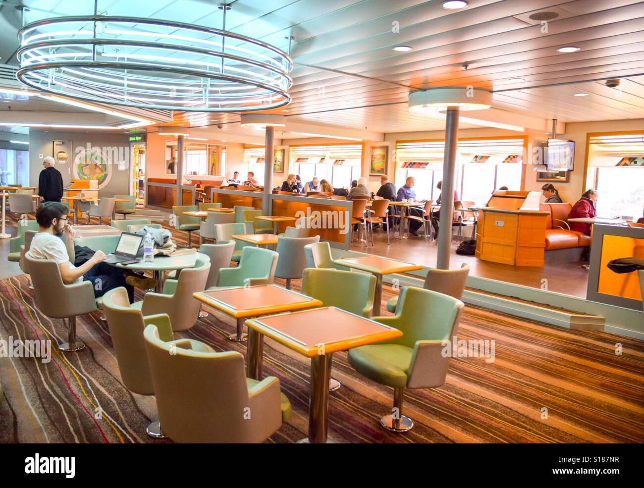 9 salon de pont wifi sur Brittany Ferries. Banque D'Images