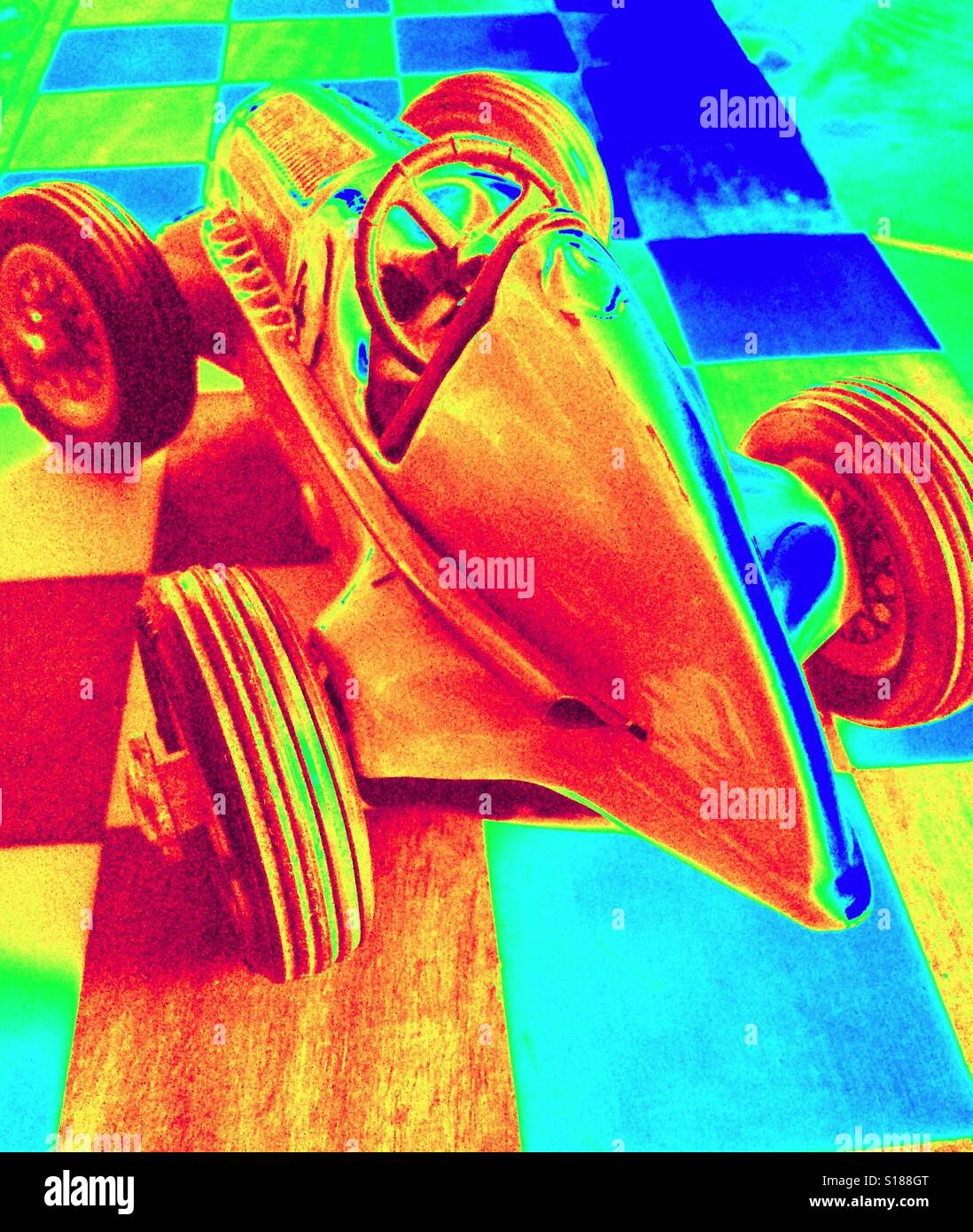 Photo infrarouge de voitures de course historiques Banque D'Images