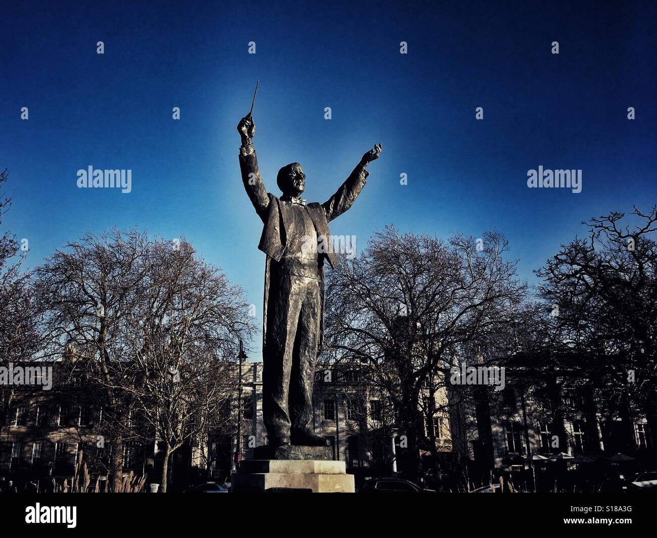 Statue de Gustav Holst à Cheltenham - Image de stock capturée avec un smartphone