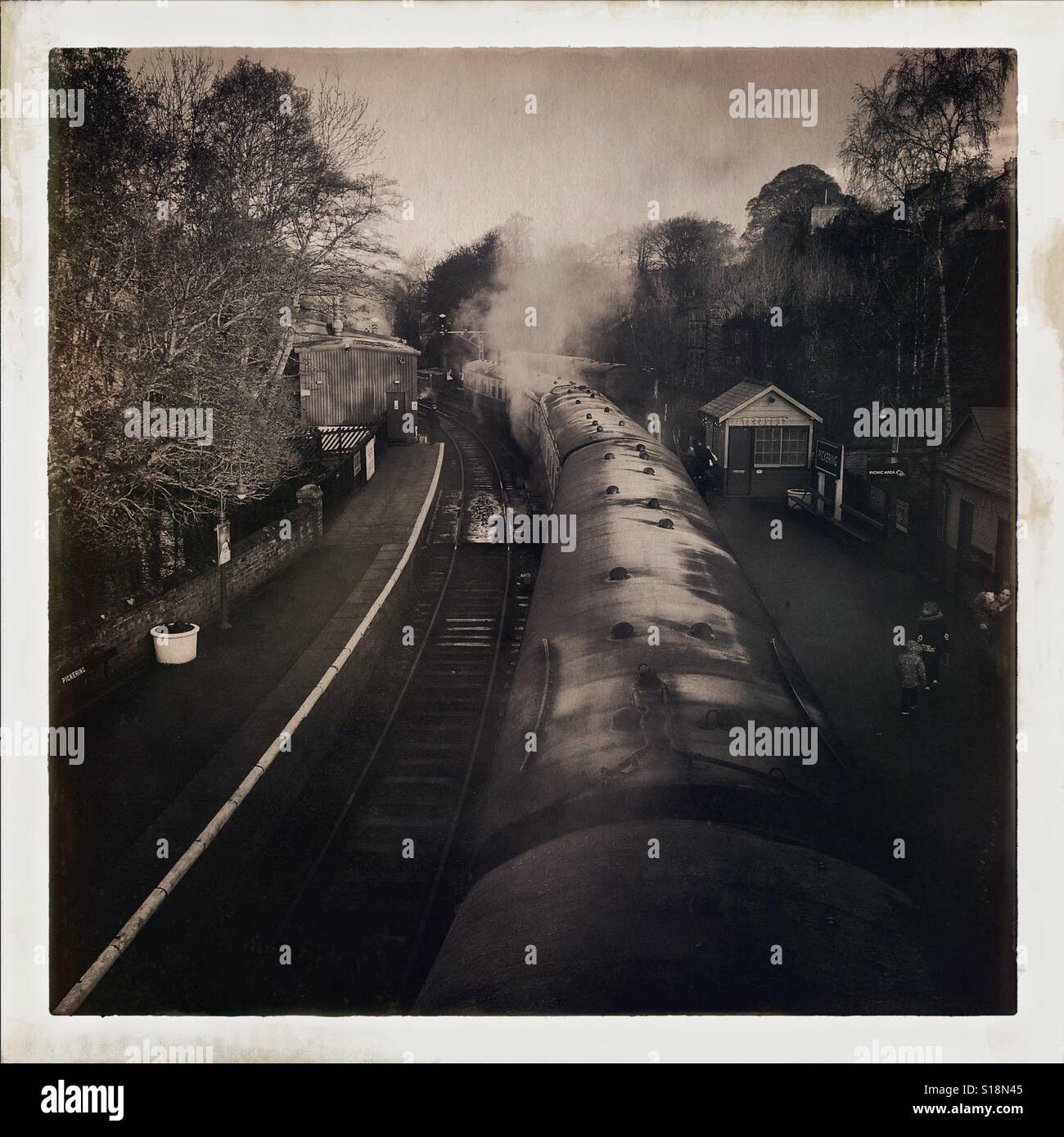 Stream train à la gare de Pickering, North Yorkshire, Angleterre , Royaume-Uni - Image de stock capturée avec un smartphone