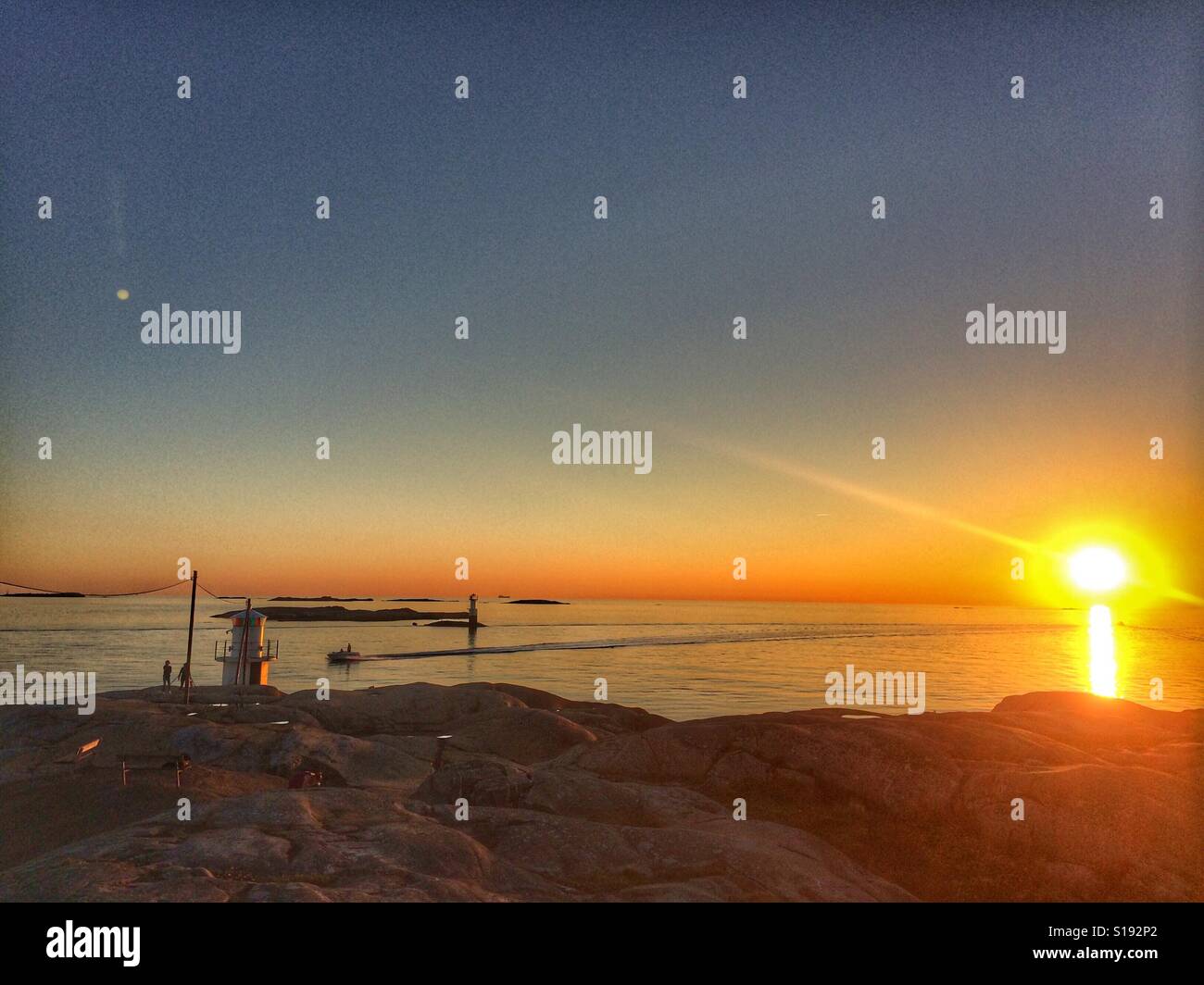 Coucher du soleil sur la côte occidentale de la Suède Banque D'Images