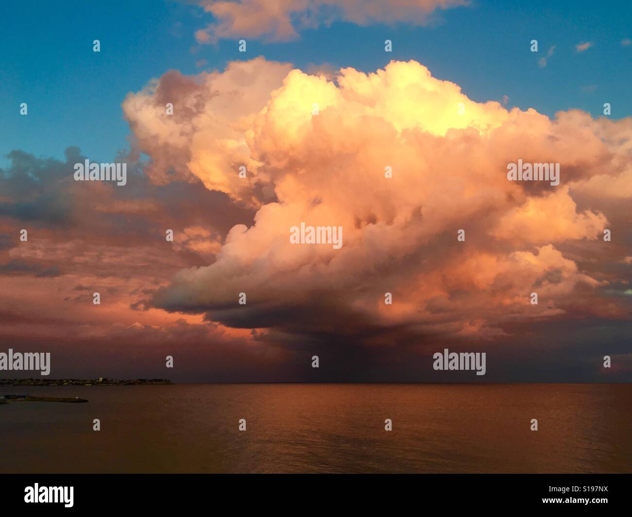 Coucher de soleil sur la mer Méditerranée. Espagne Banque D'Images