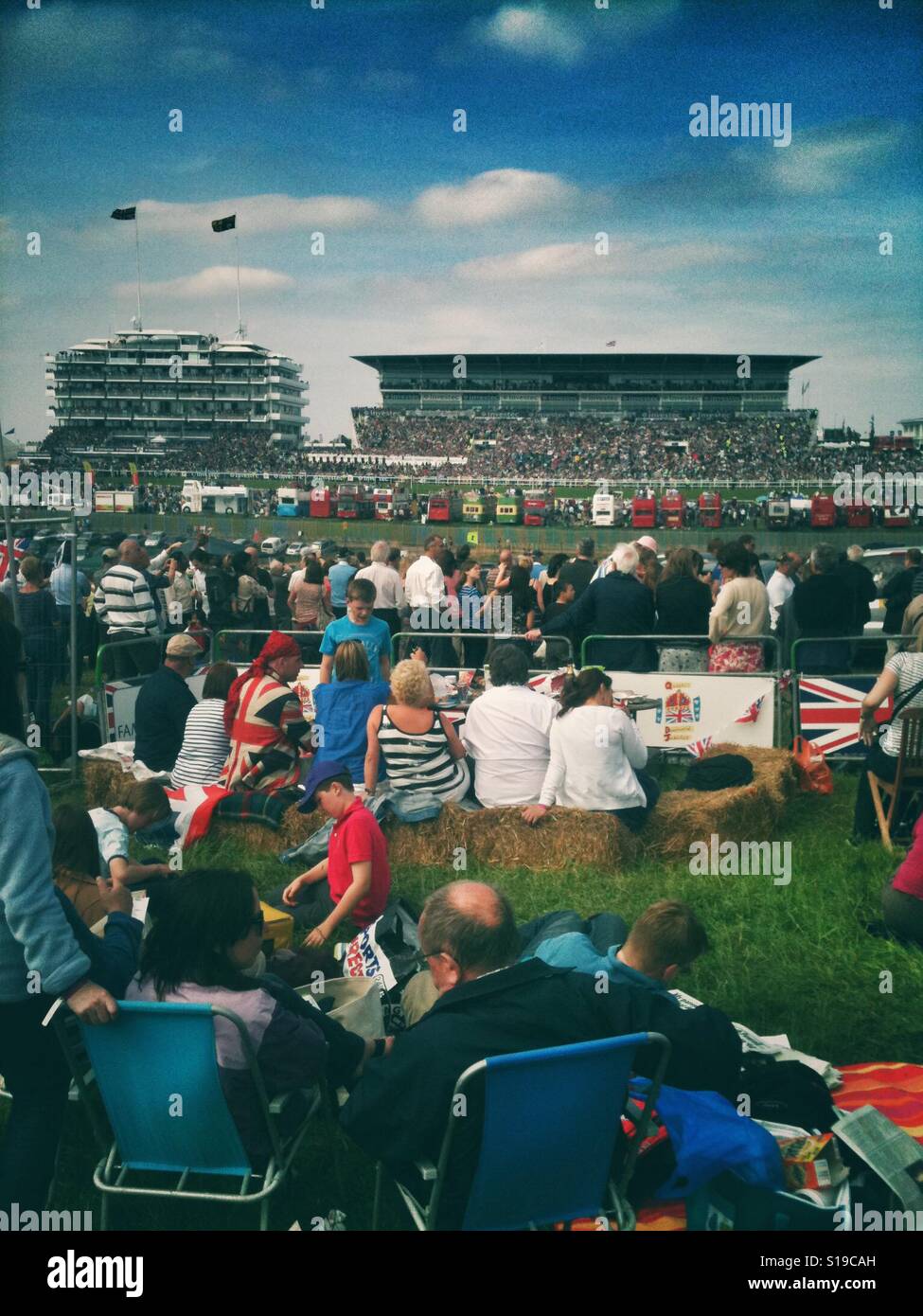 Les foules au Derby Day à Epsom Banque D'Images