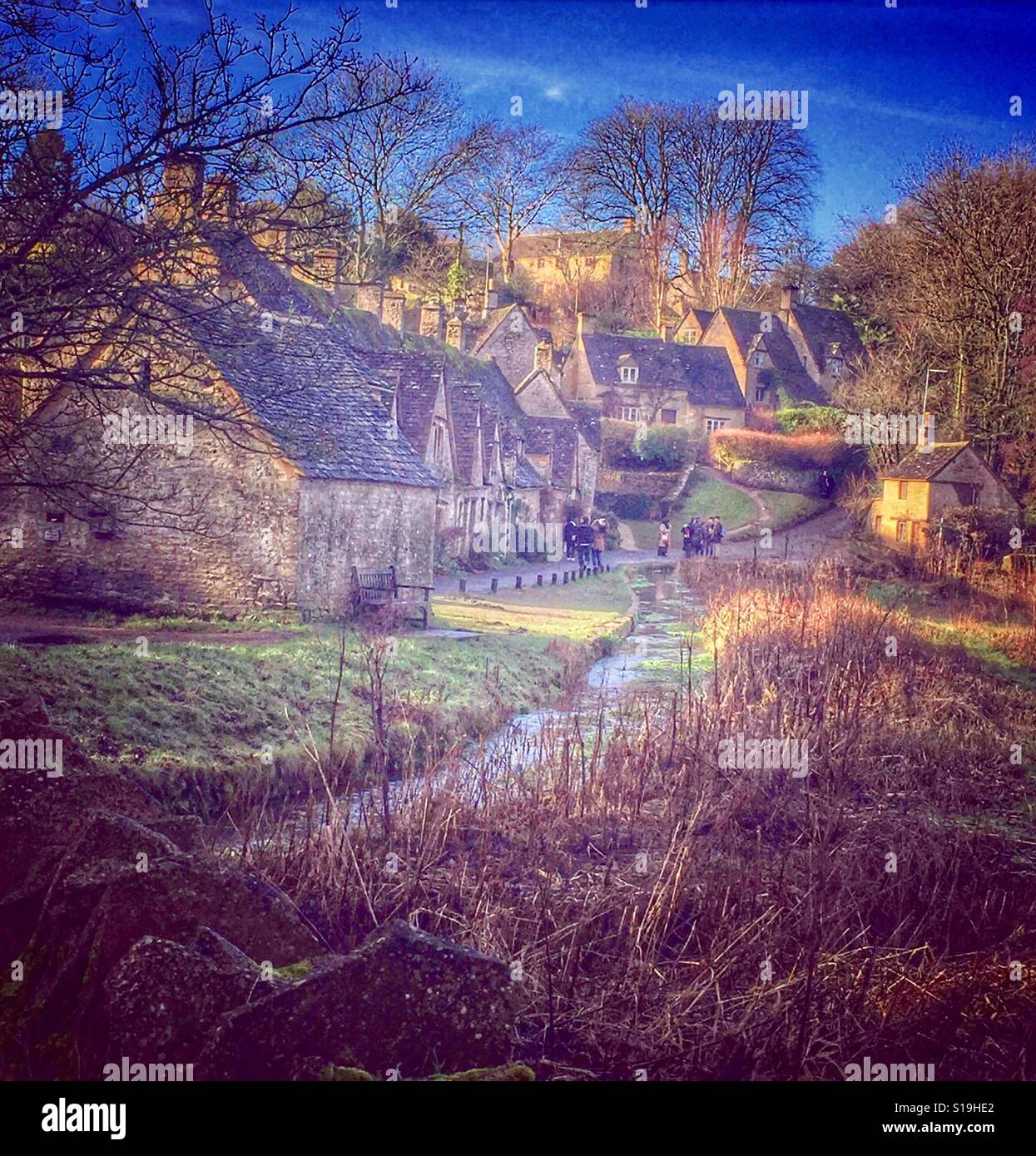 Old Weaver's cottages dans un village anglais Banque D'Images