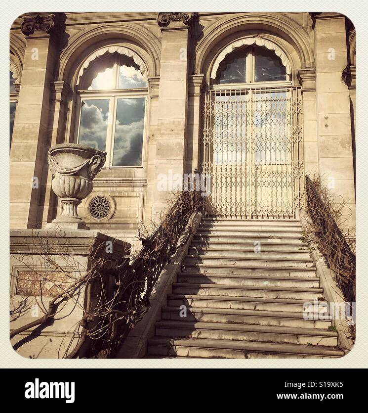 Les réflexions dans l'Hôtel de Ville Banque D'Images