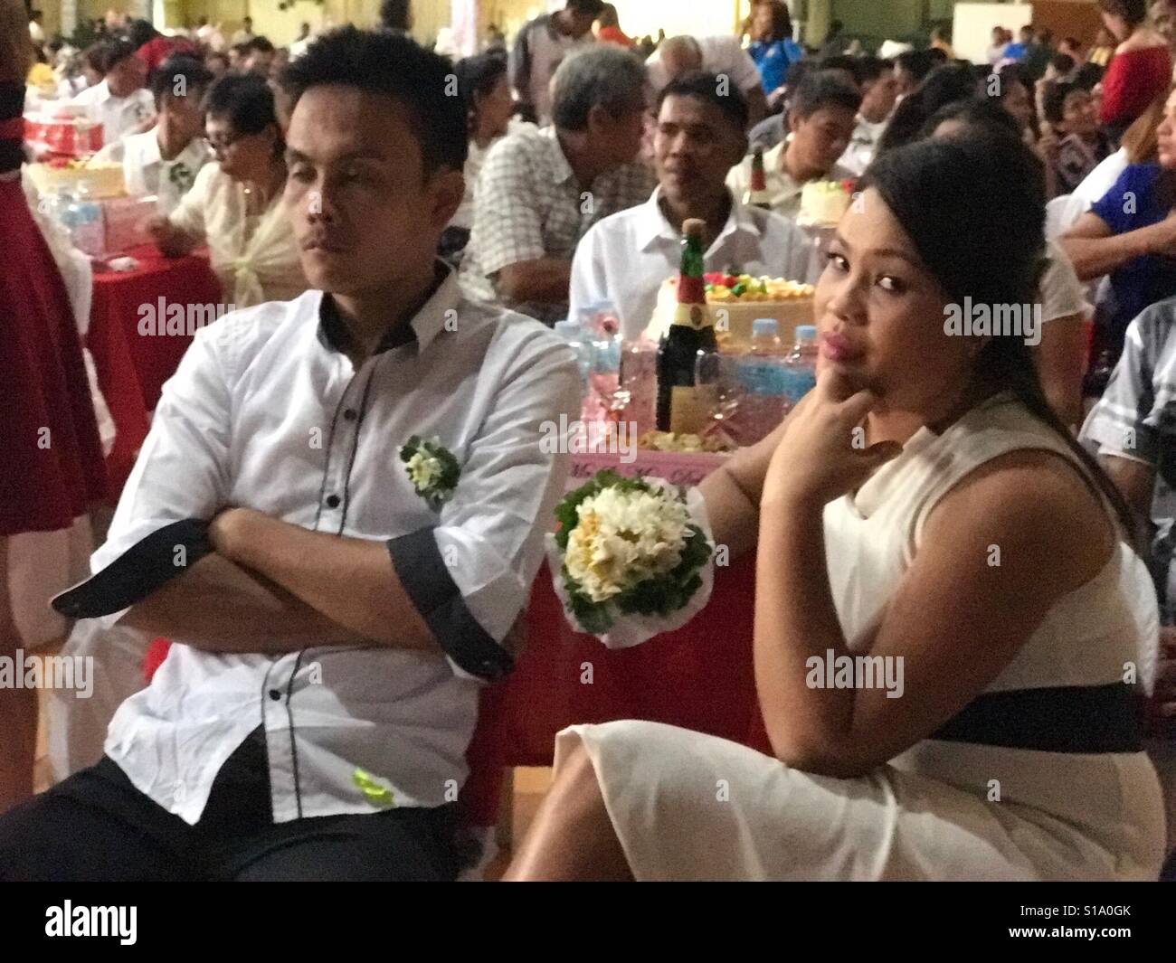 Mariage en masse, Daet Camarines Norte, dans la région de Bicol a réuni plus de 100 couples au cours de la célébration de la Saint-Valentin dans la région. La messe de mariage civil a été officiée par Gov. Tallada Banque D'Images