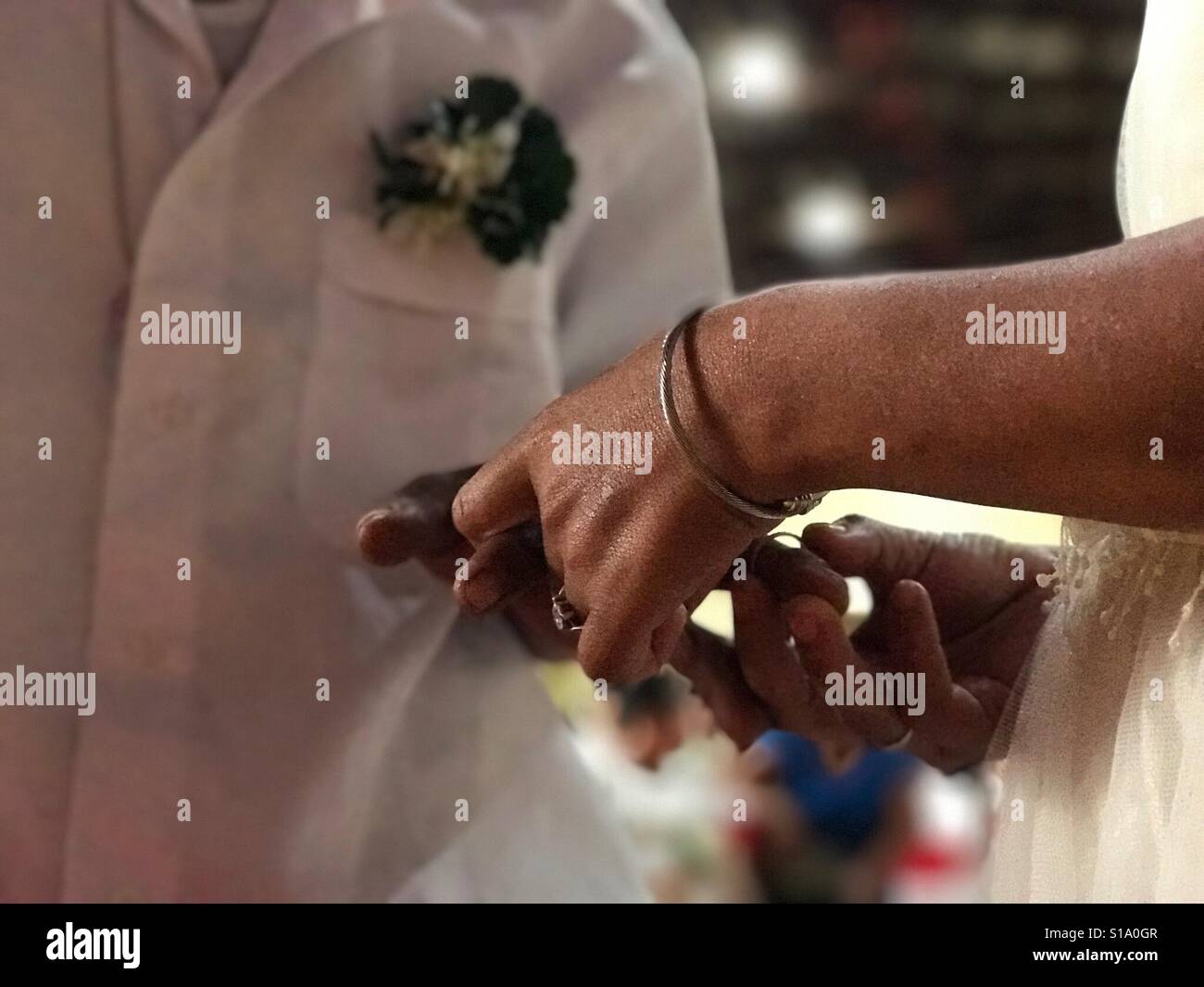 Mariage en masse, Daet Camarines Norte, dans la région de Bicol a réuni plus de 100 couples au cours de la célébration de la Saint-Valentin dans la région. La messe de mariage civil a été officiée par Gov. Tallada Banque D'Images