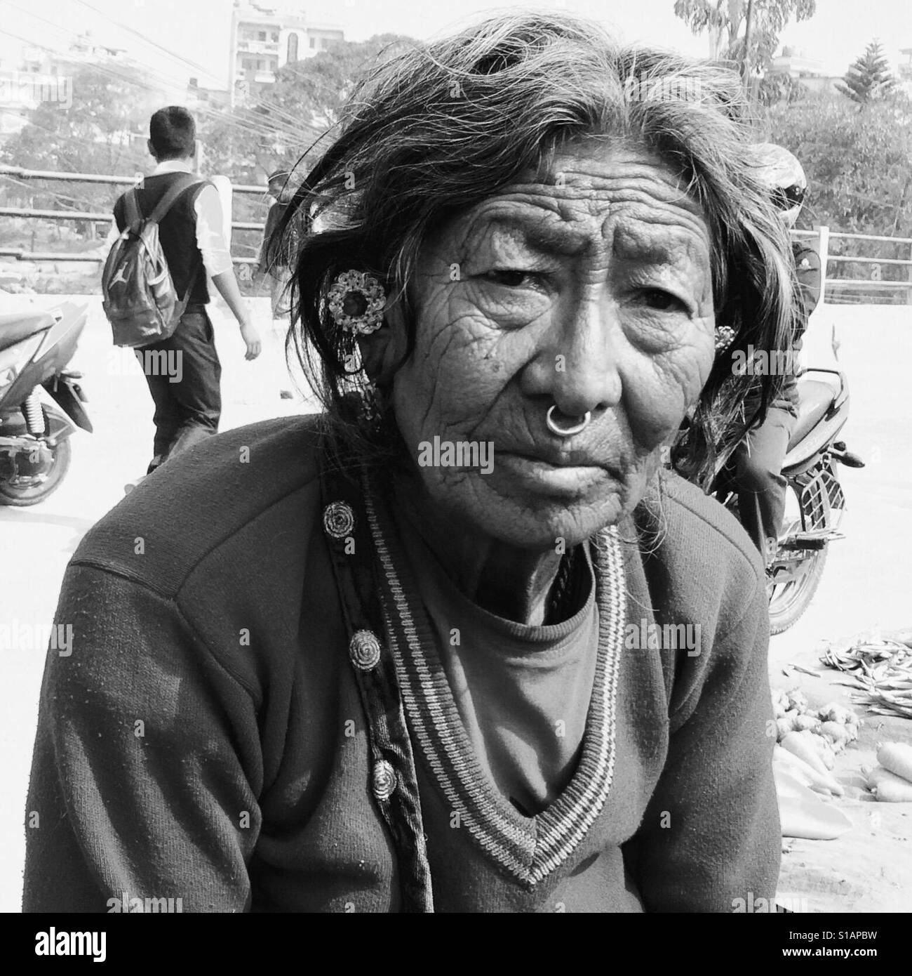 Vieille Femme avec un anneau dans le nez,Katmandou 2017 Banque D'Images